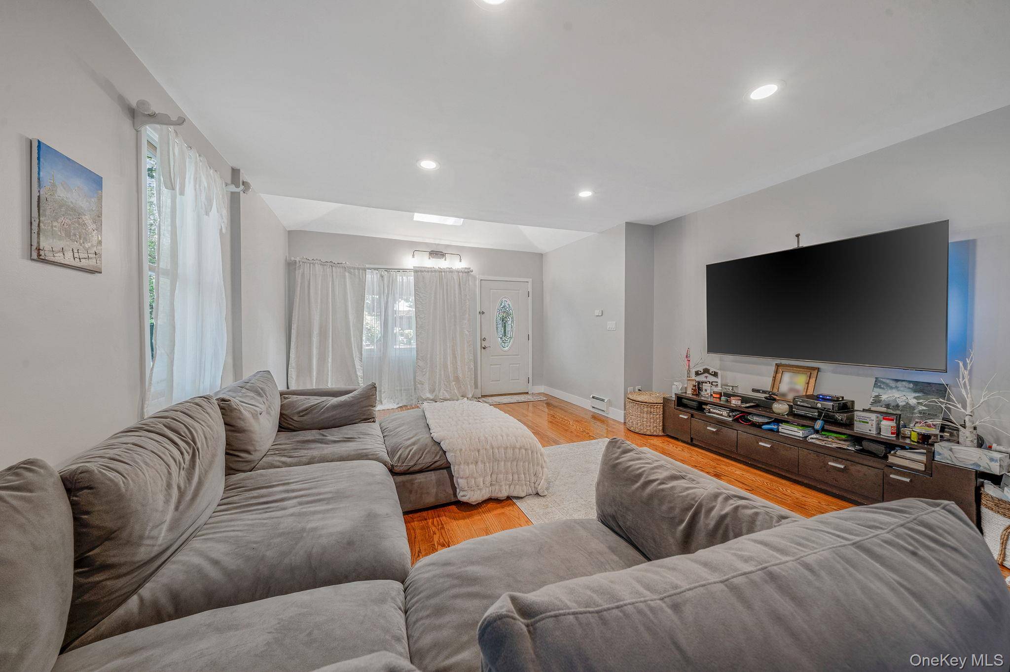 Casa de 3 Dormitorios en Venta en Glendale - Nueva York - EE. UU. - 6