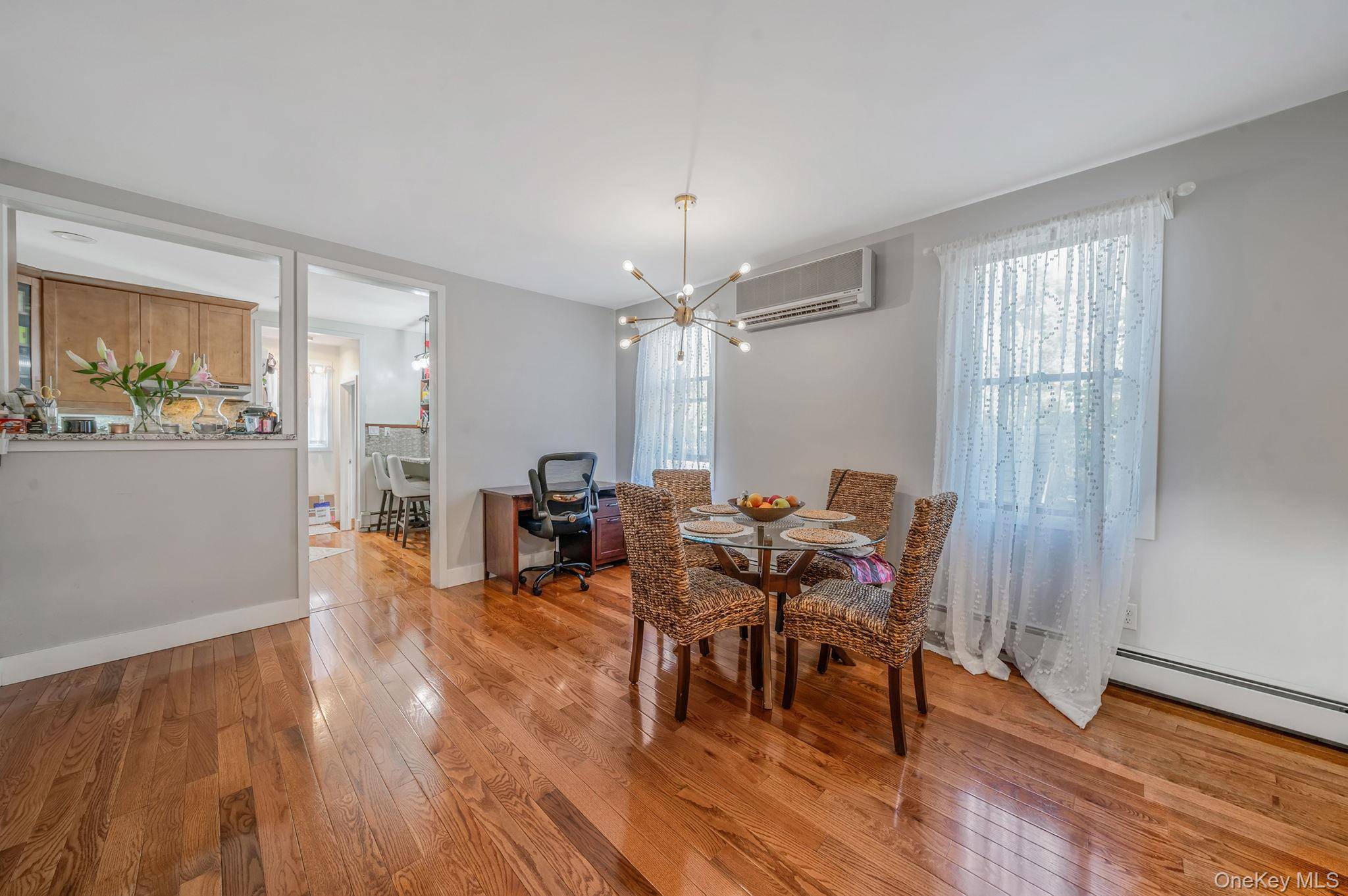 Casa de 3 Dormitorios en Venta en Glendale - Nueva York - EE. UU. - 7