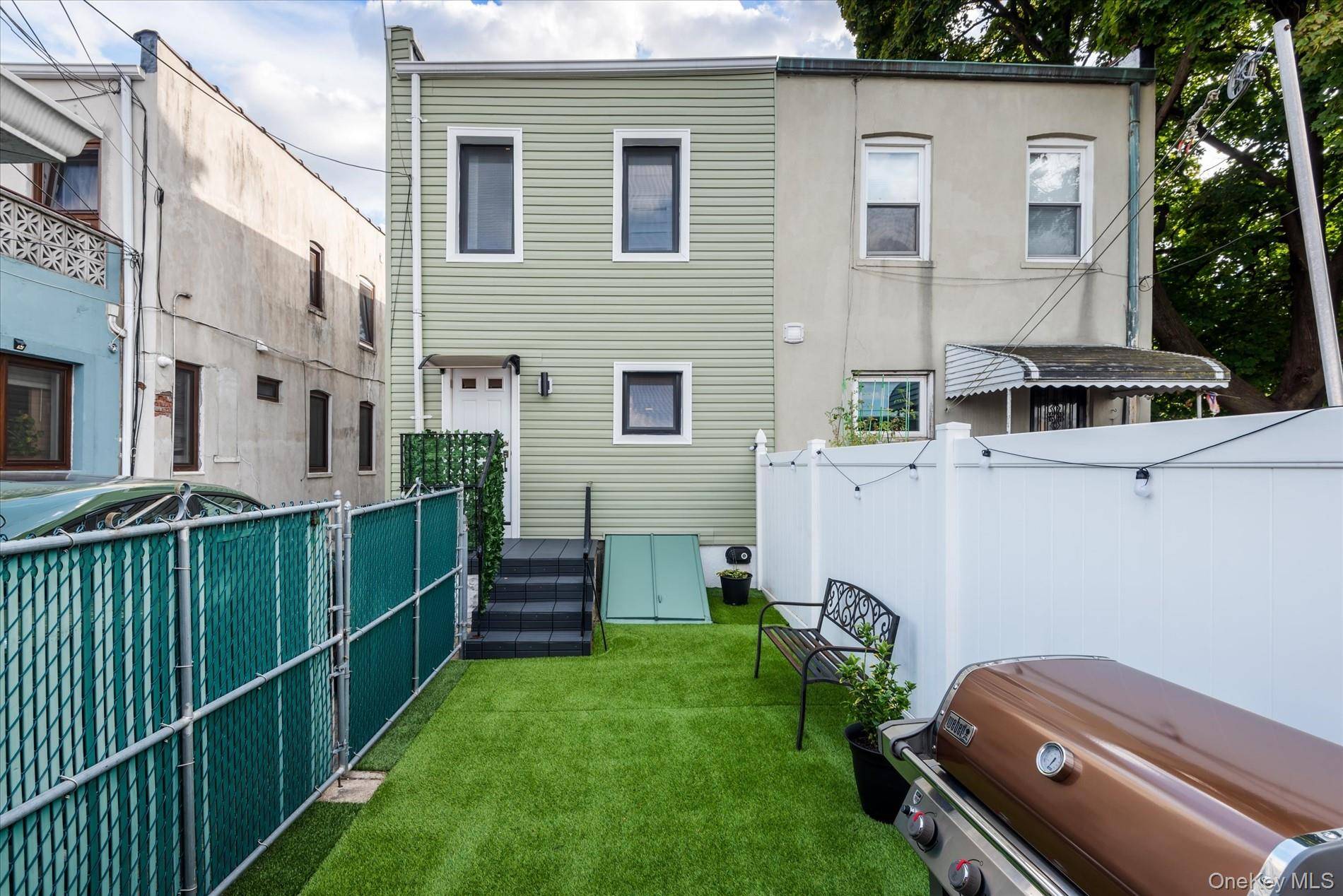 Casa com 3 Quartos à Venda em Glendale - Nova Iorque - EUA - 8