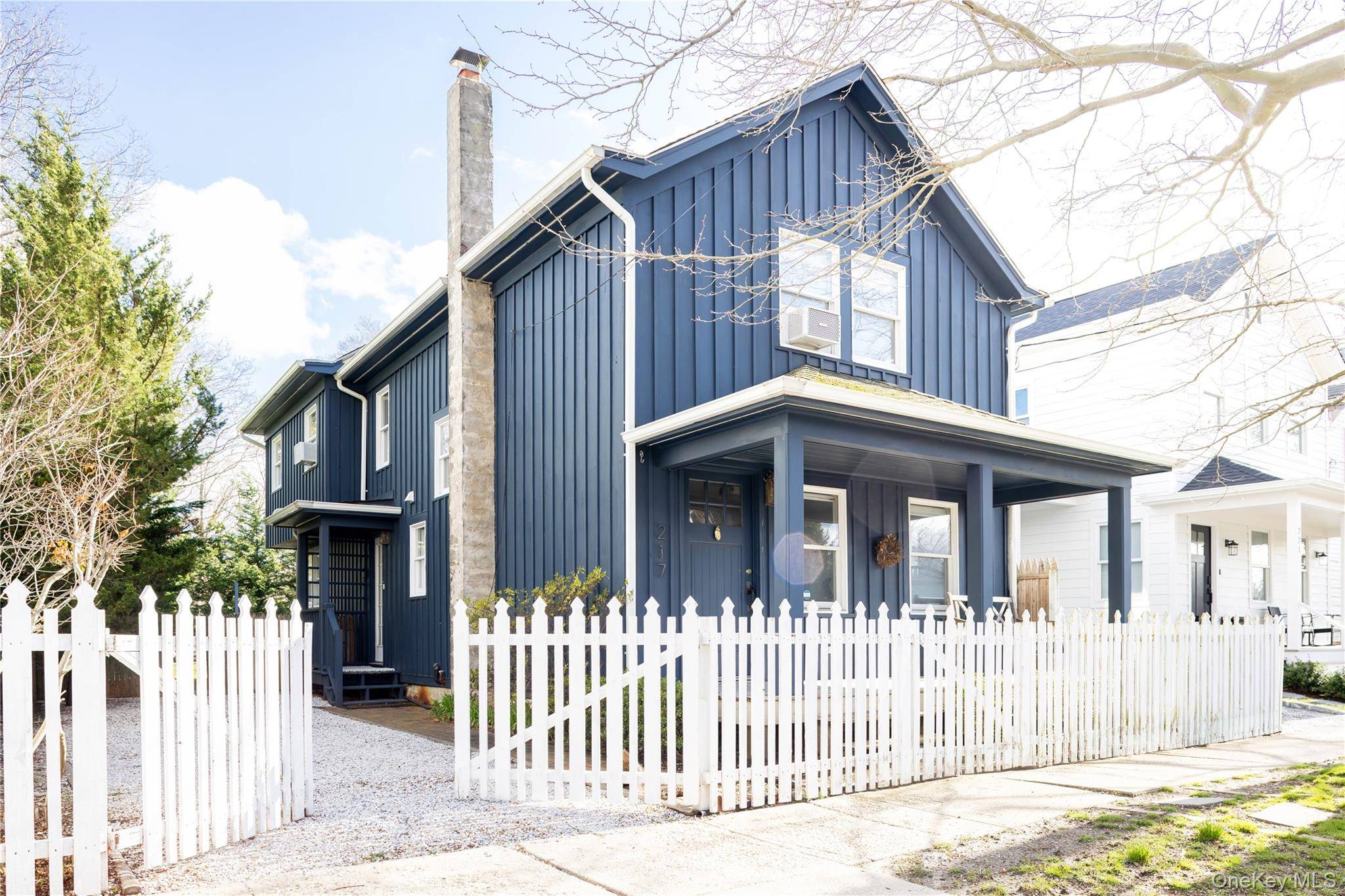 Casa de 3 Dormitorios en Venta en Greenport, Nueva York, EE. UU. - 1