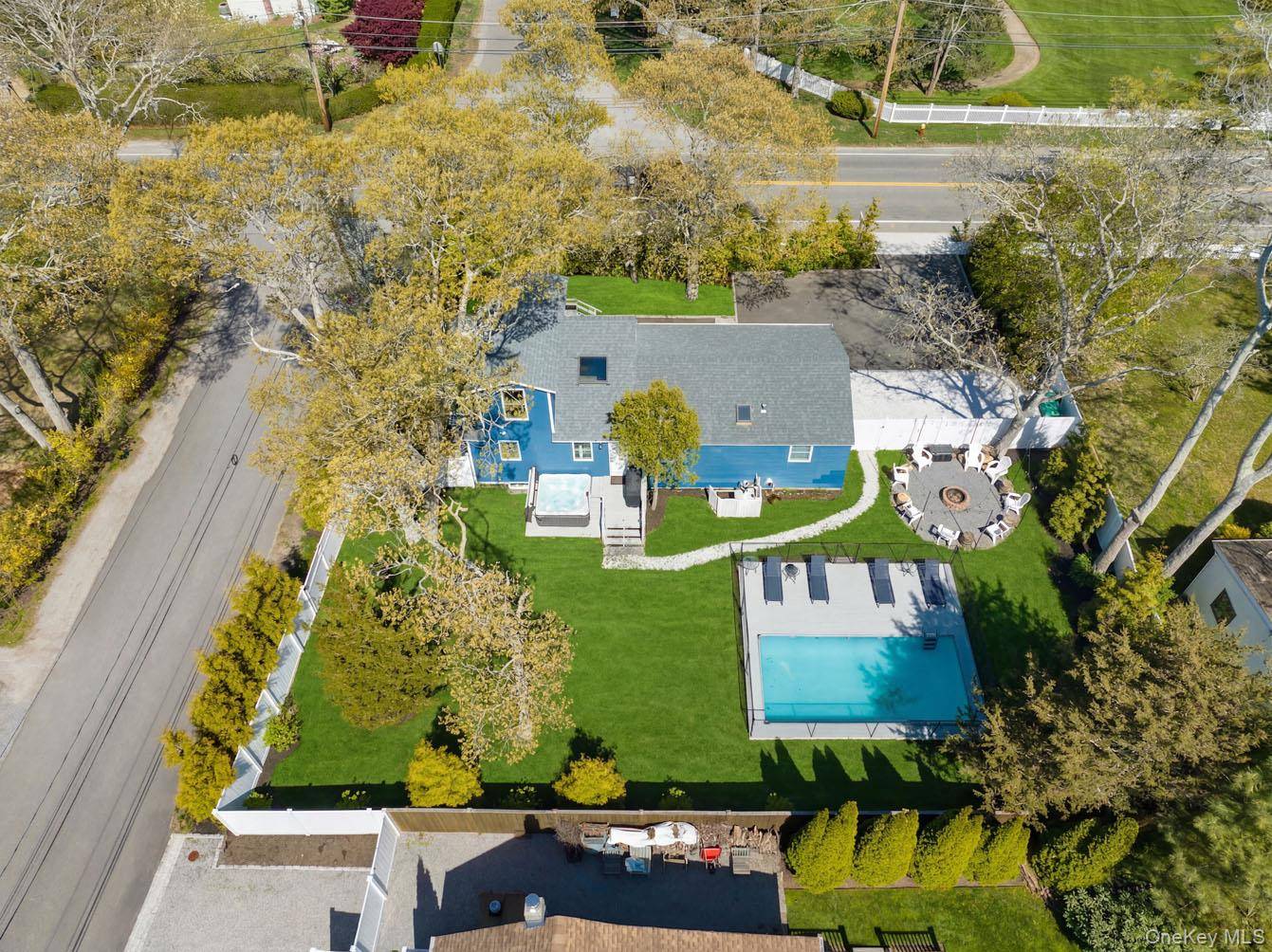 Casa com 3 Quartos à Venda em Hampton Bays - Nova Iorque - EUA - 1