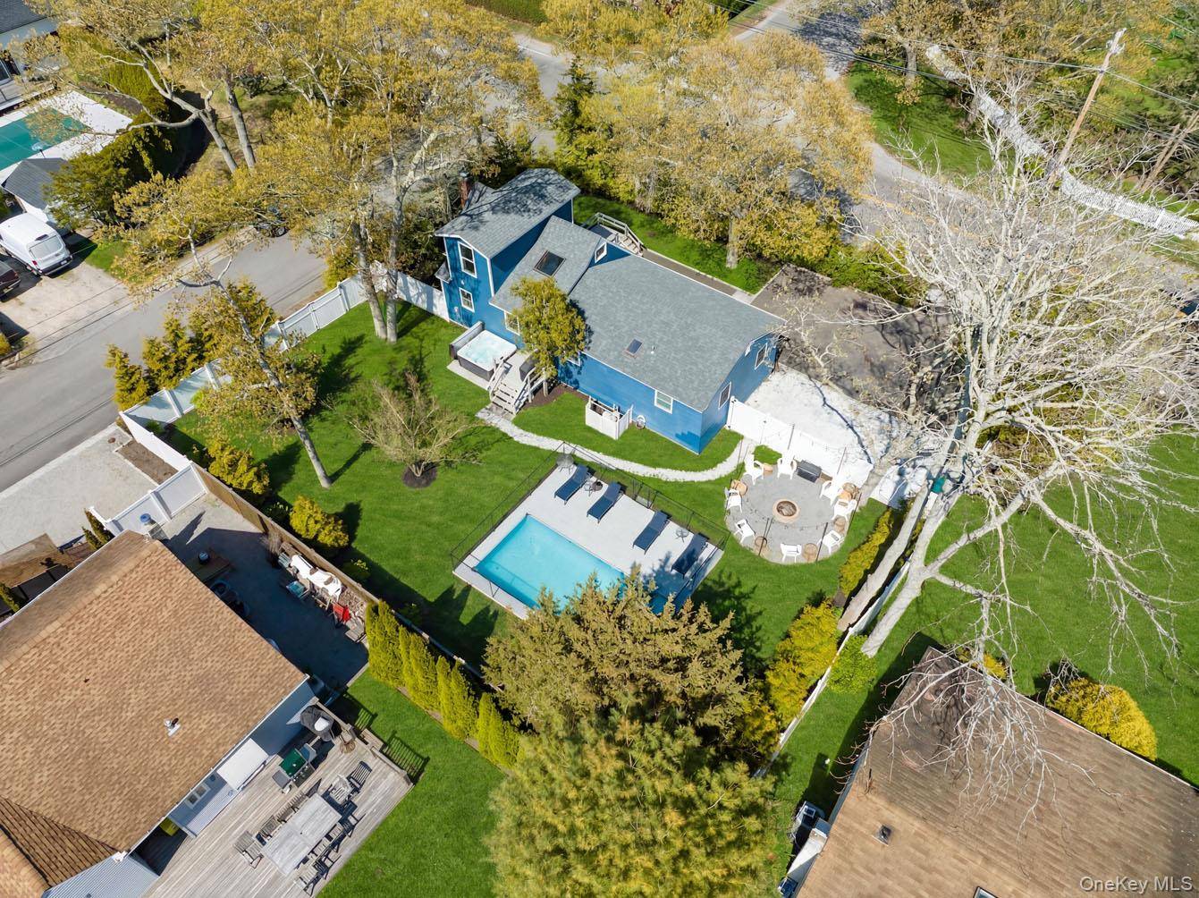 Casa com 3 Quartos à Venda em Hampton Bays - Nova Iorque - EUA - 2