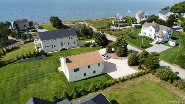 Casa de 3 Dormitorios en Venta en Hampton Bays - Nueva York - EE. UU. - 1