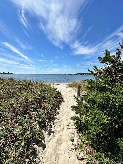 Casa de 3 Dormitorios en Venta en Hampton Bays - Nueva York - EE. UU. - 2