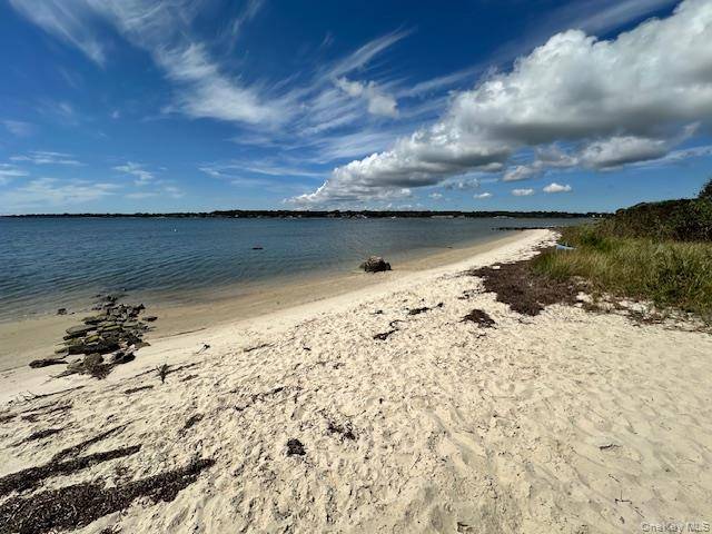 Casa de 3 Dormitorios en Venta en Hampton Bays - Nueva York - EE. UU. - 3