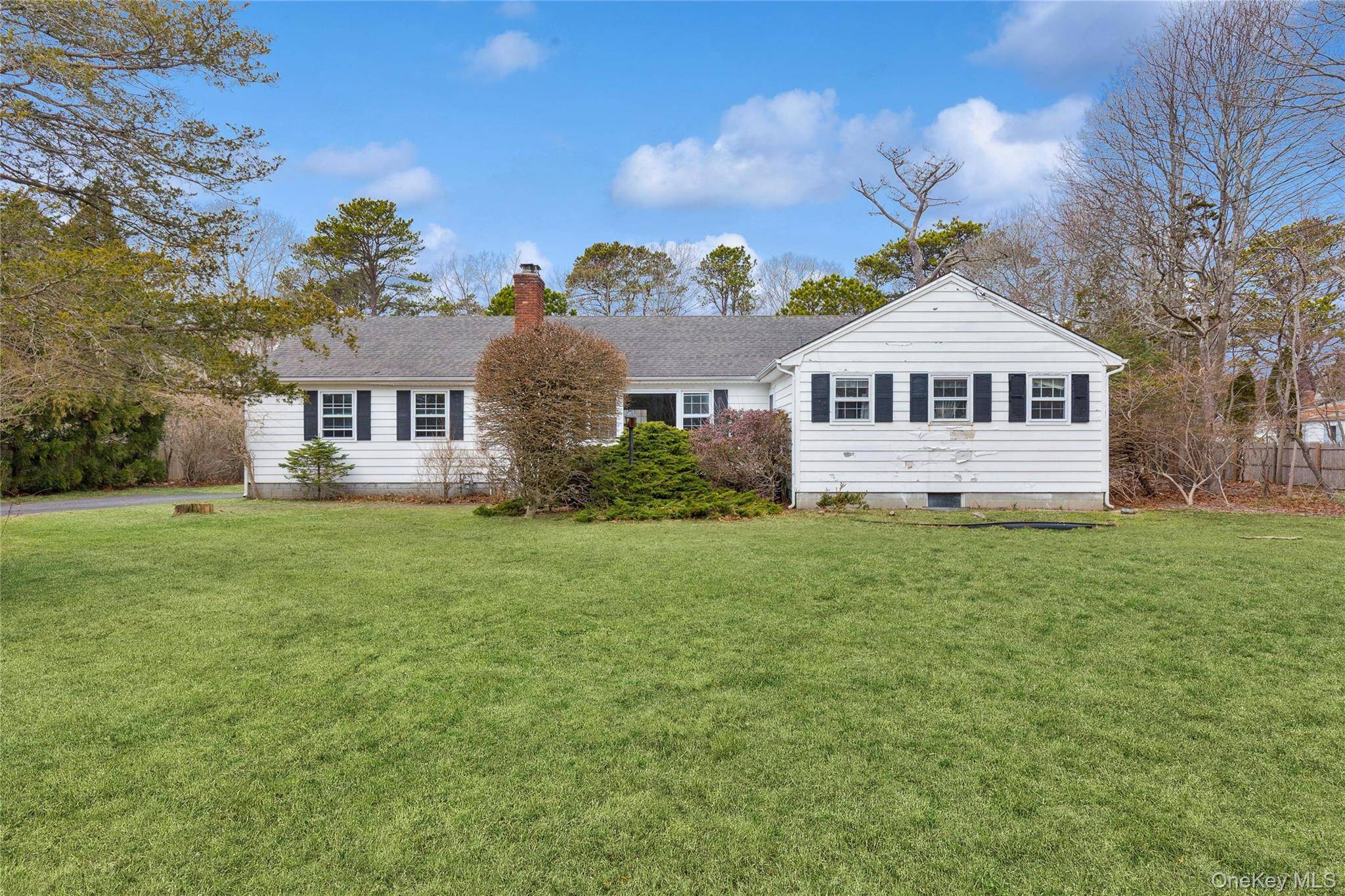 Casa de 3 Dormitorios en Venta en Hampton Bays - Nueva York - EE. UU. - 1
