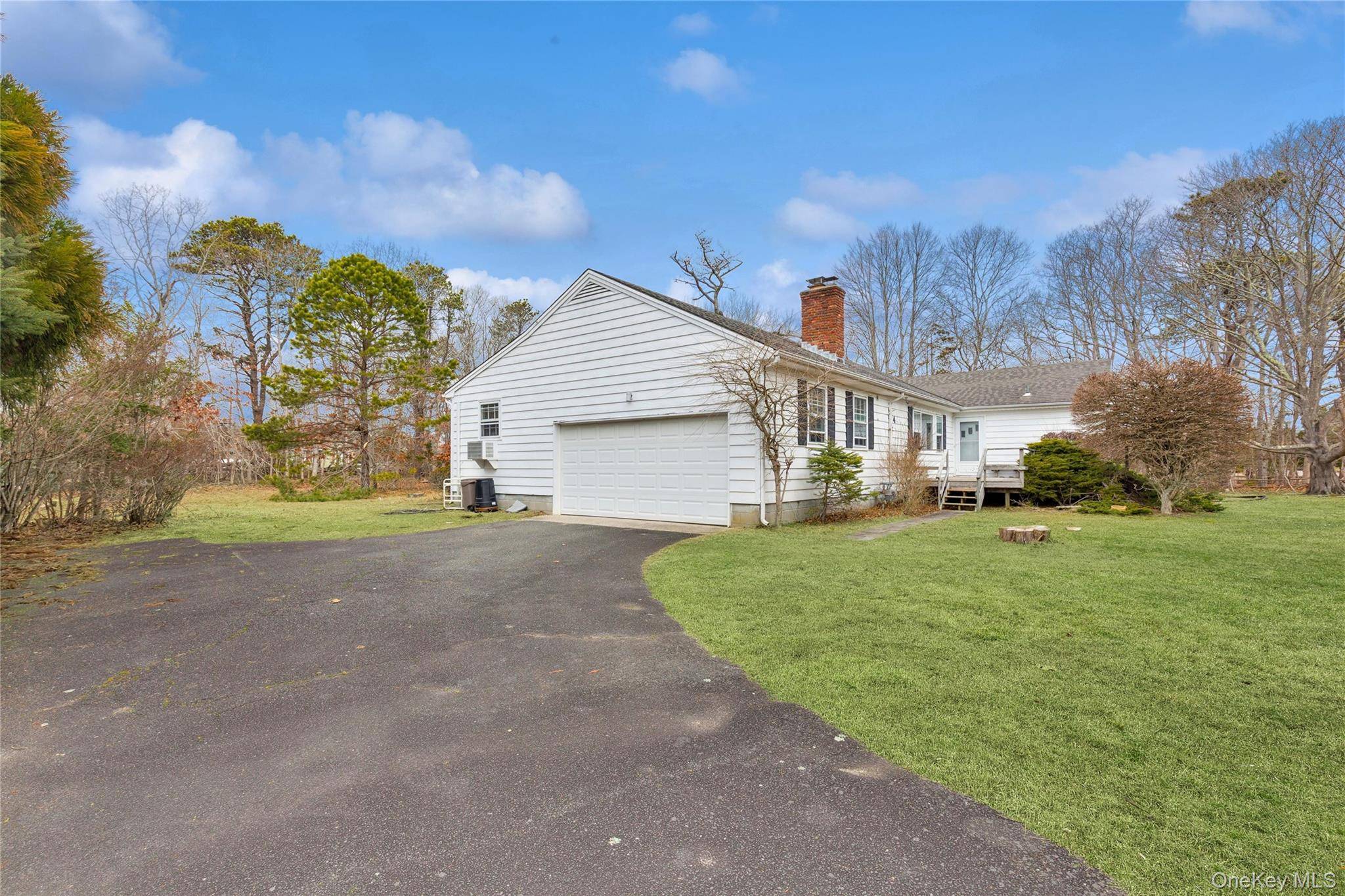 Casa de 3 Dormitorios en Venta en Hampton Bays - Nueva York - EE. UU. - 2