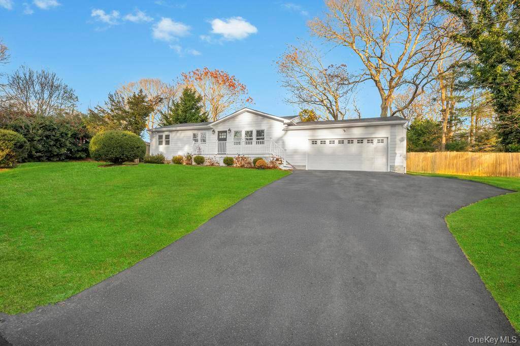 Casa de 3 Dormitorios en Venta en Hampton Bays - Nueva York - EE. UU. - 1
