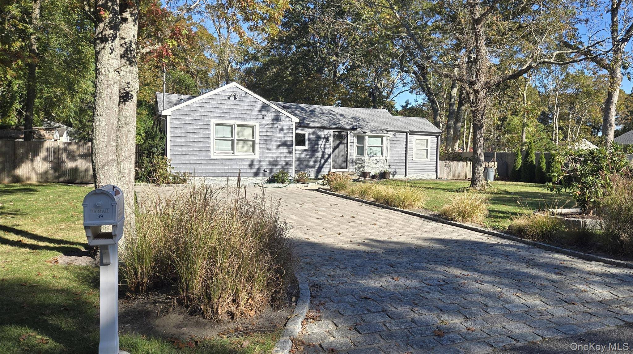 Casa de 3 Dormitorios en Venta en Hampton Bays - Nueva York - EE. UU. - 1