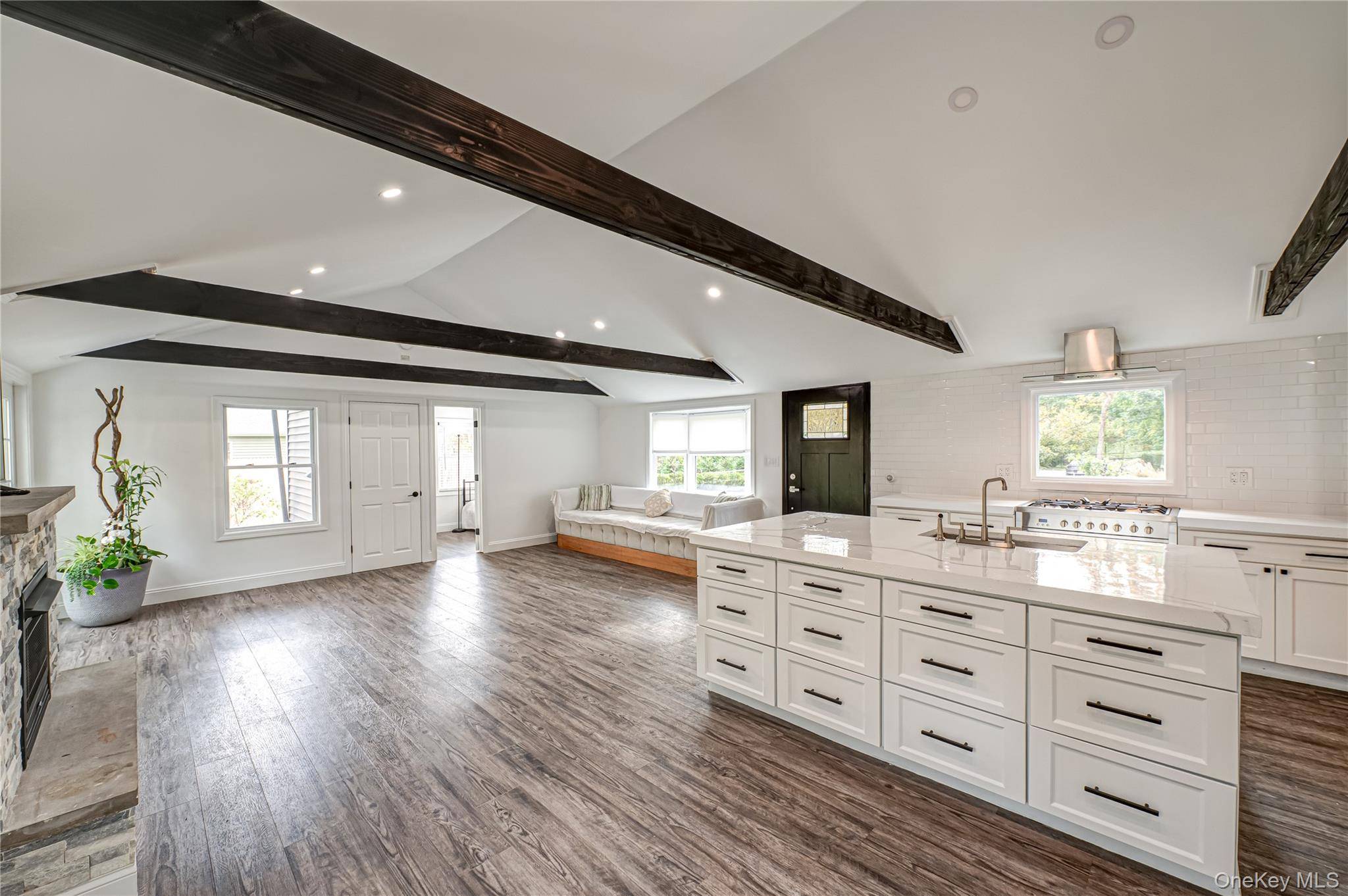Casa de 3 Dormitorios en Venta en Hampton Bays - Nueva York - EE. UU. - 8