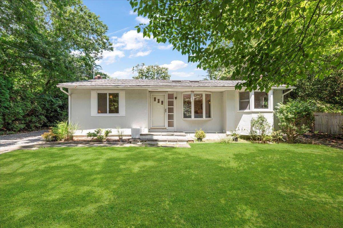 Casa de 3 Dormitorios en Venta en Hampton Bays - Nueva York - EE. UU. - 1