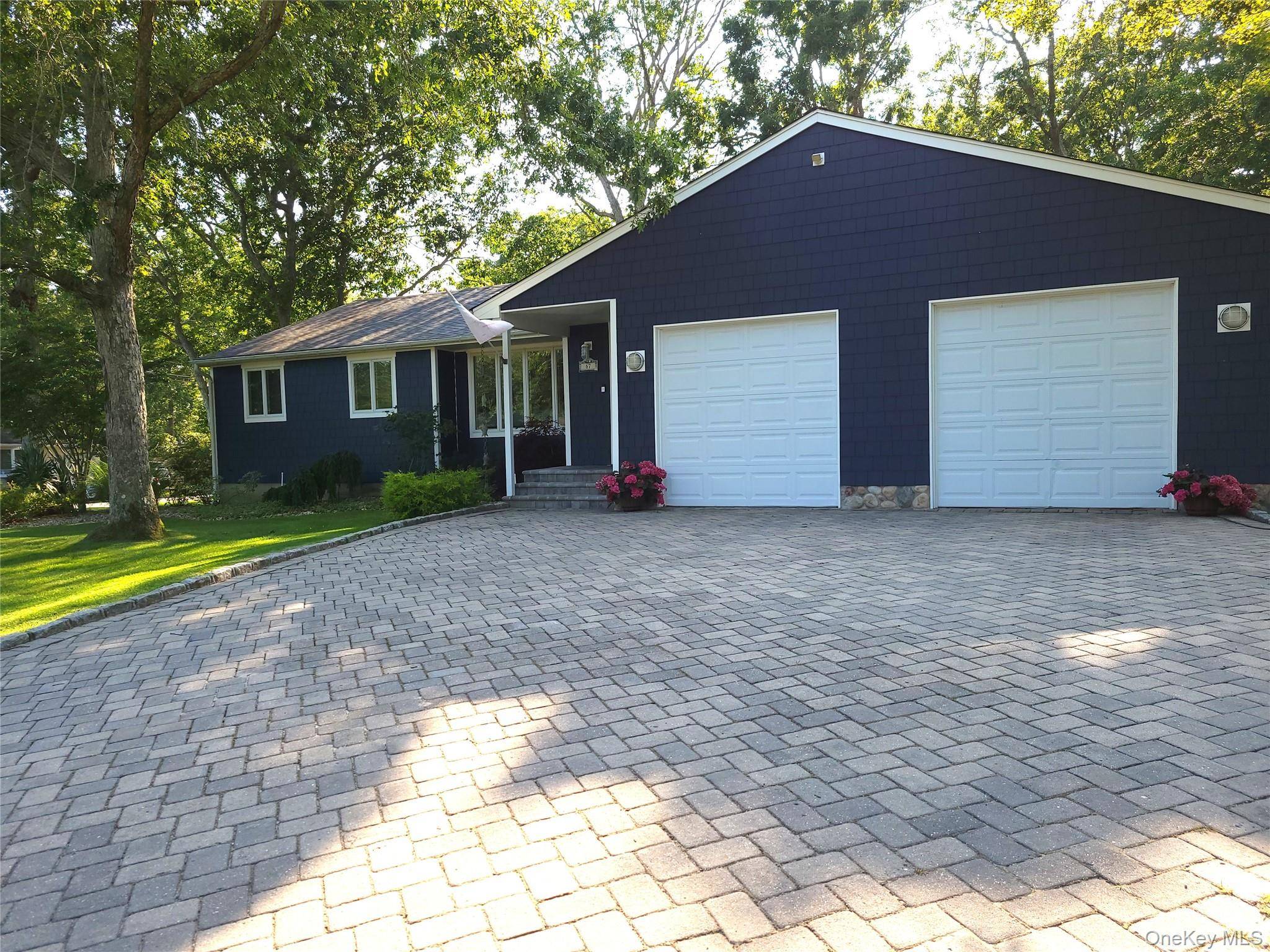 Casa de 3 Dormitorios en Venta en Hampton Bays - Nueva York - EE. UU. - 1