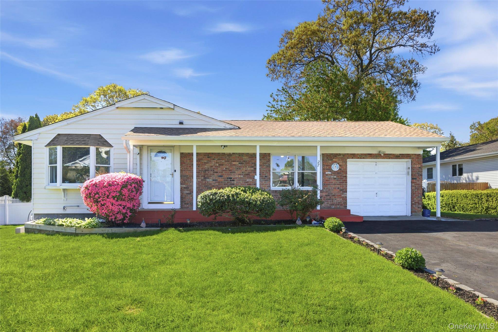 Casa de 3 Dormitorios en Venta en Hauppauge - Nueva York - EE. UU. - 1