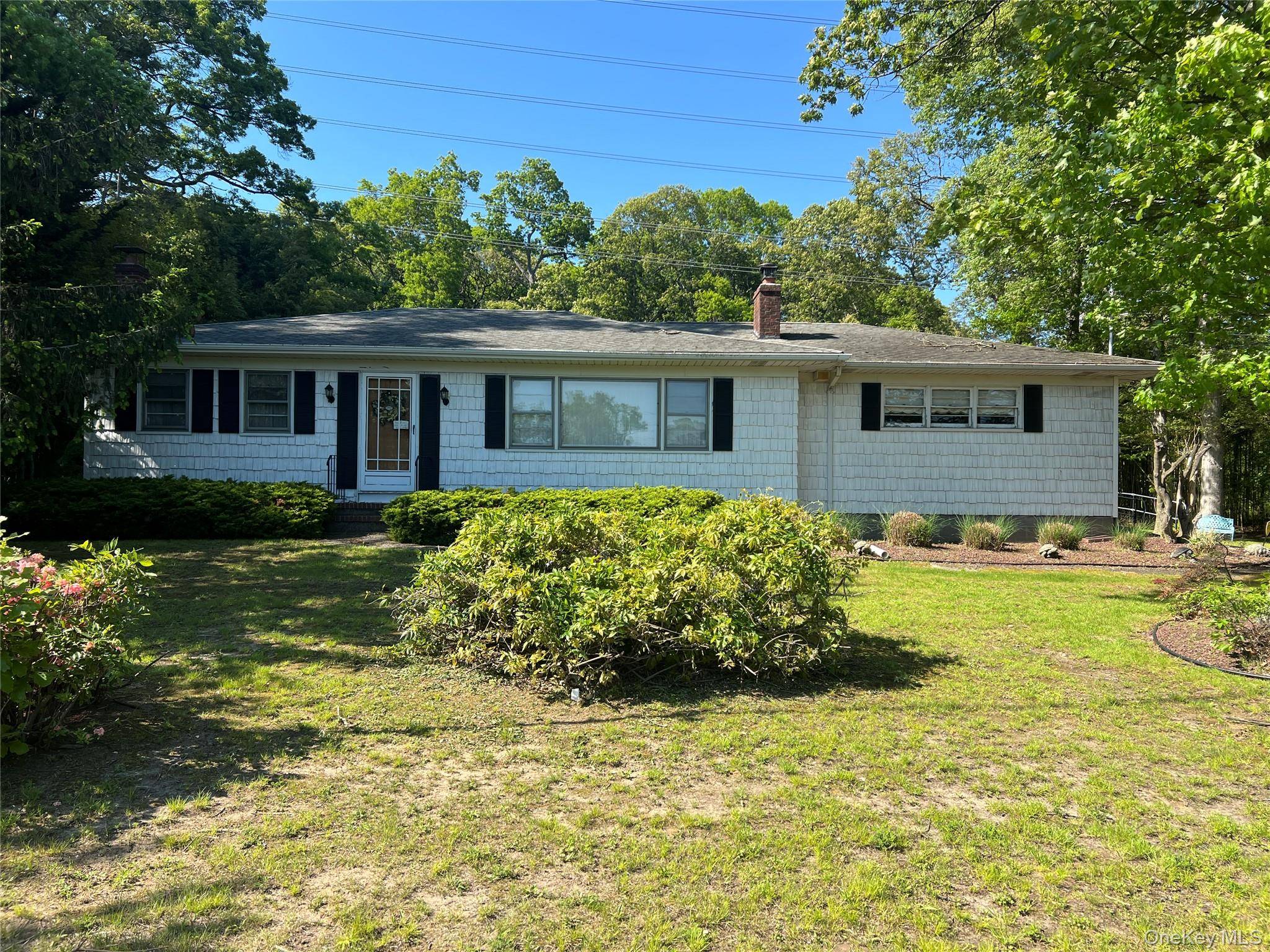 Casa com 3 Quartos à Venda em Hauppauge - Nova Iorque - EUA - 1