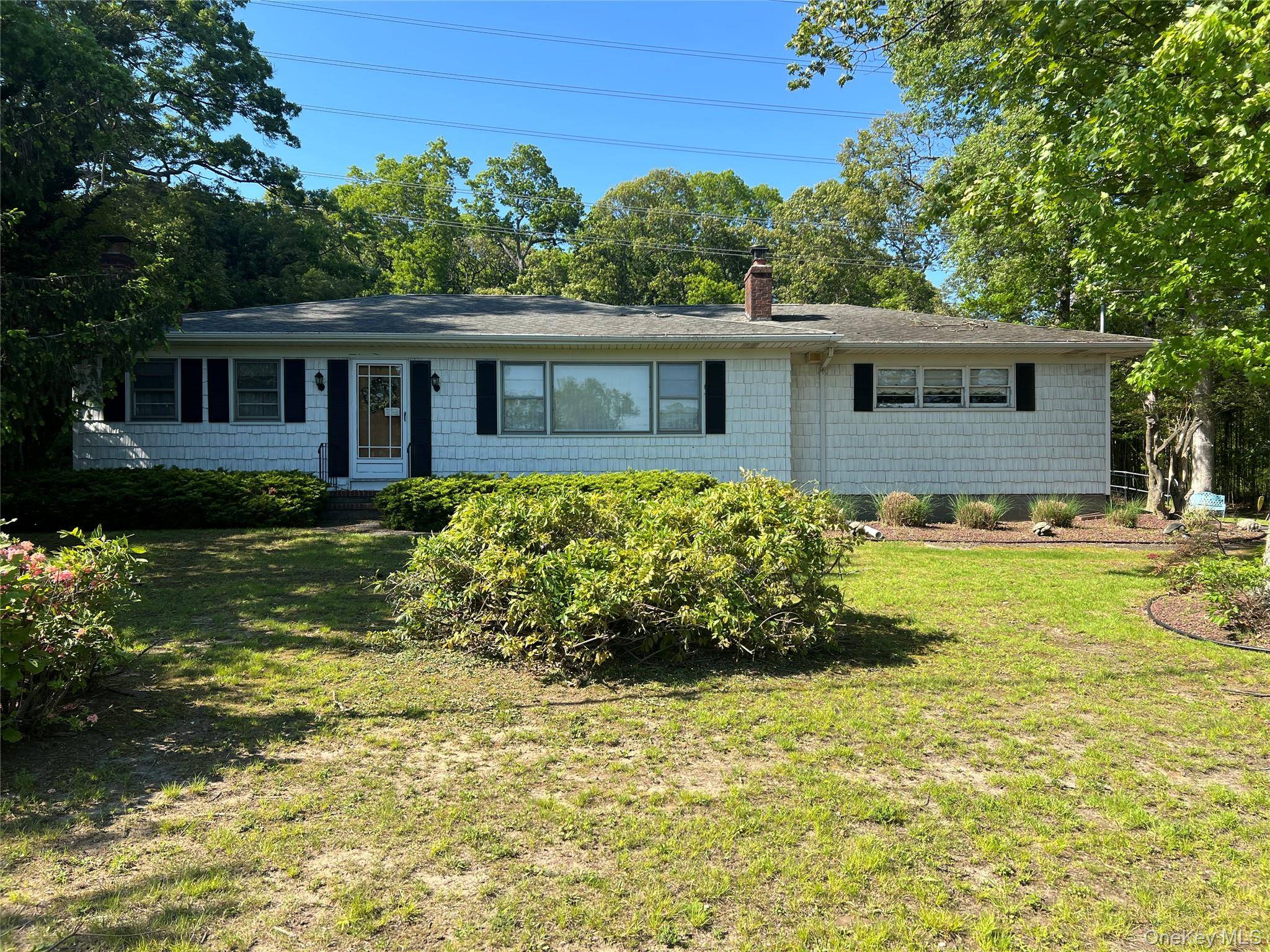 Casa com 3 Quartos à Venda em Hauppauge - Nova Iorque - EUA - 2