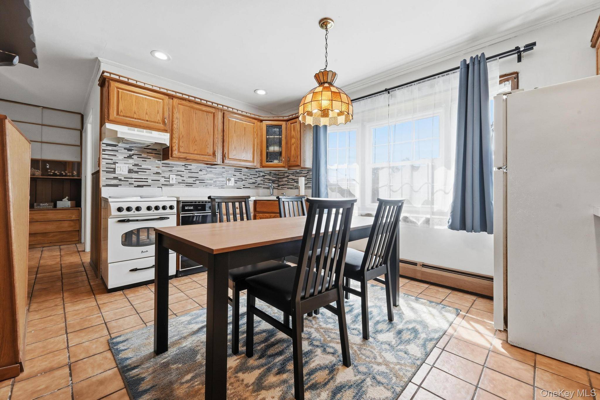 3 Bedroom Home for Sale in Hicksville - New York - USA - 3