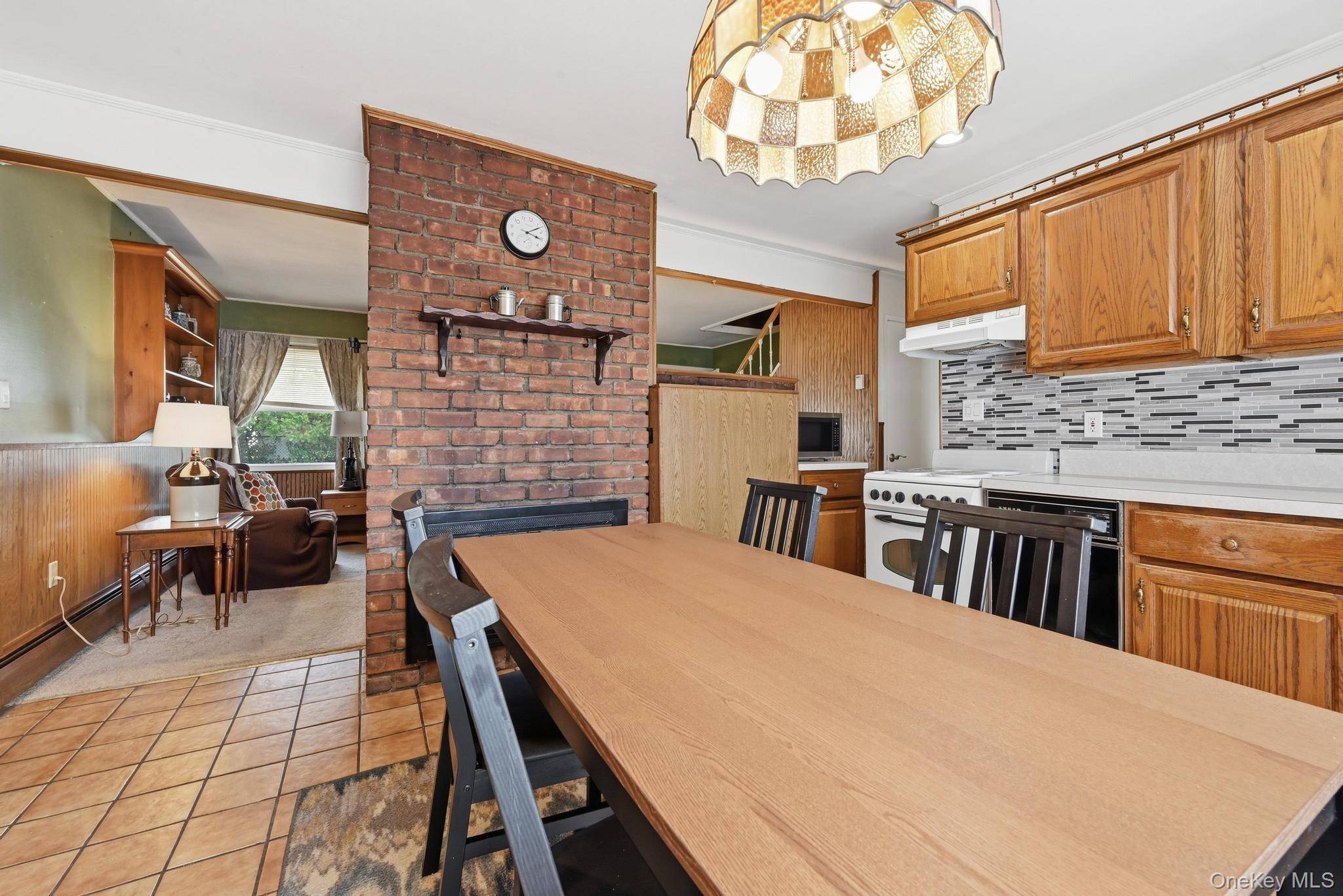 3 Bedroom Home for Sale in Hicksville - New York - USA - 5