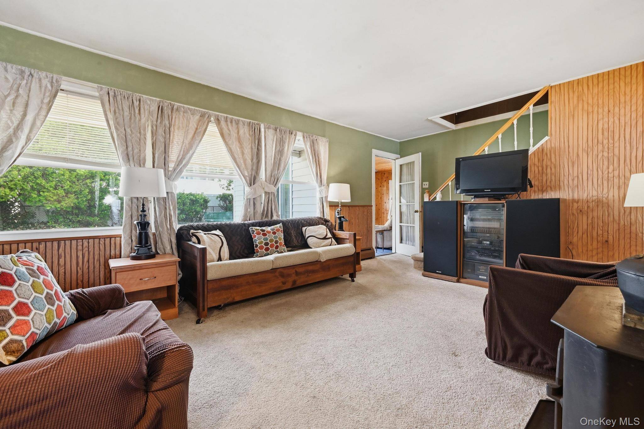 3 Bedroom Home for Sale in Hicksville - New York - USA - 6