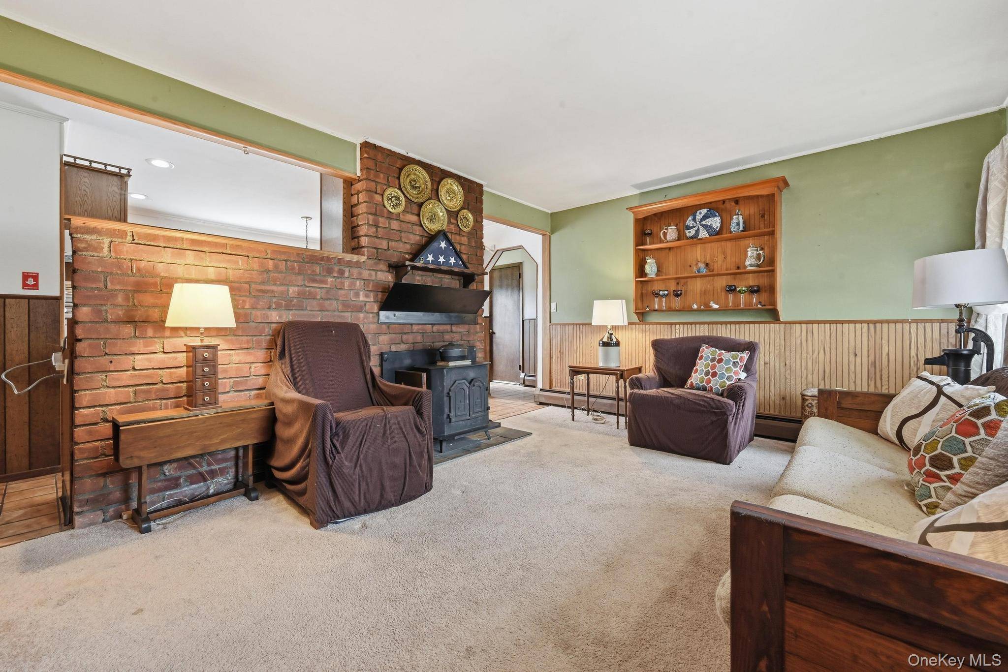 3 Bedroom Home for Sale in Hicksville - New York - USA - 7