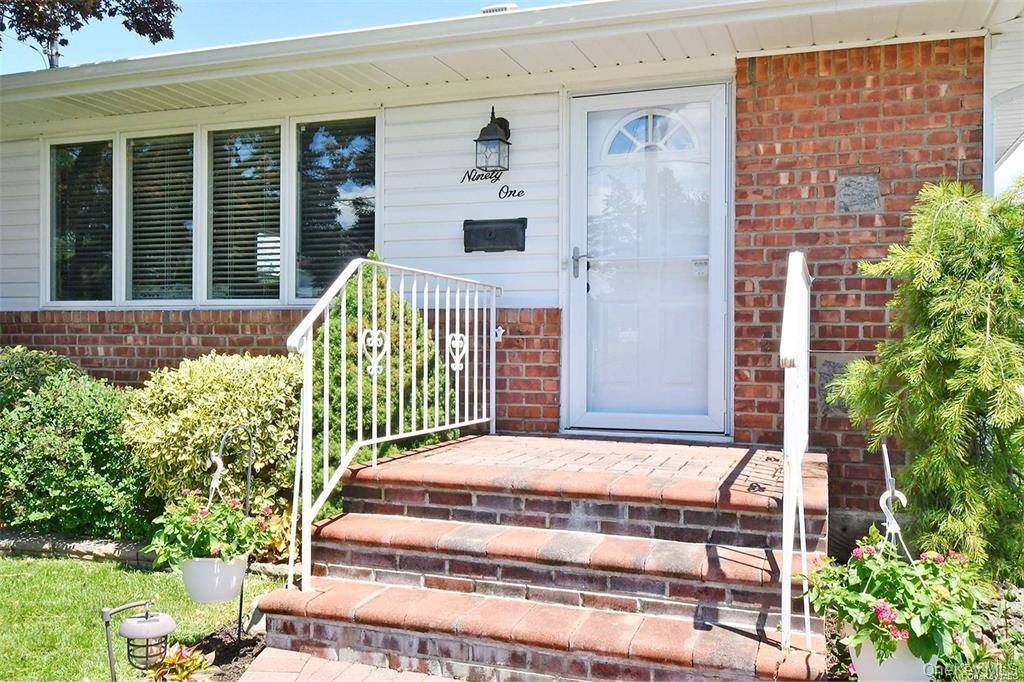 Casa com 3 Quartos à Venda em Hicksville - Nova Iorque - EUA - 2
