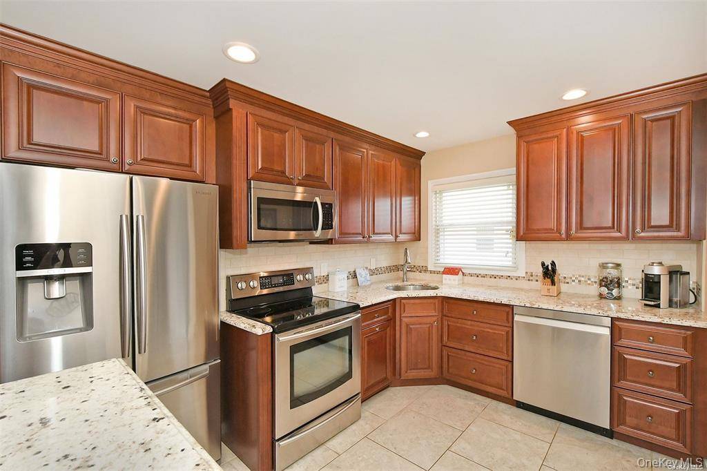 Casa com 3 Quartos à Venda em Hicksville - Nova Iorque - EUA - 8