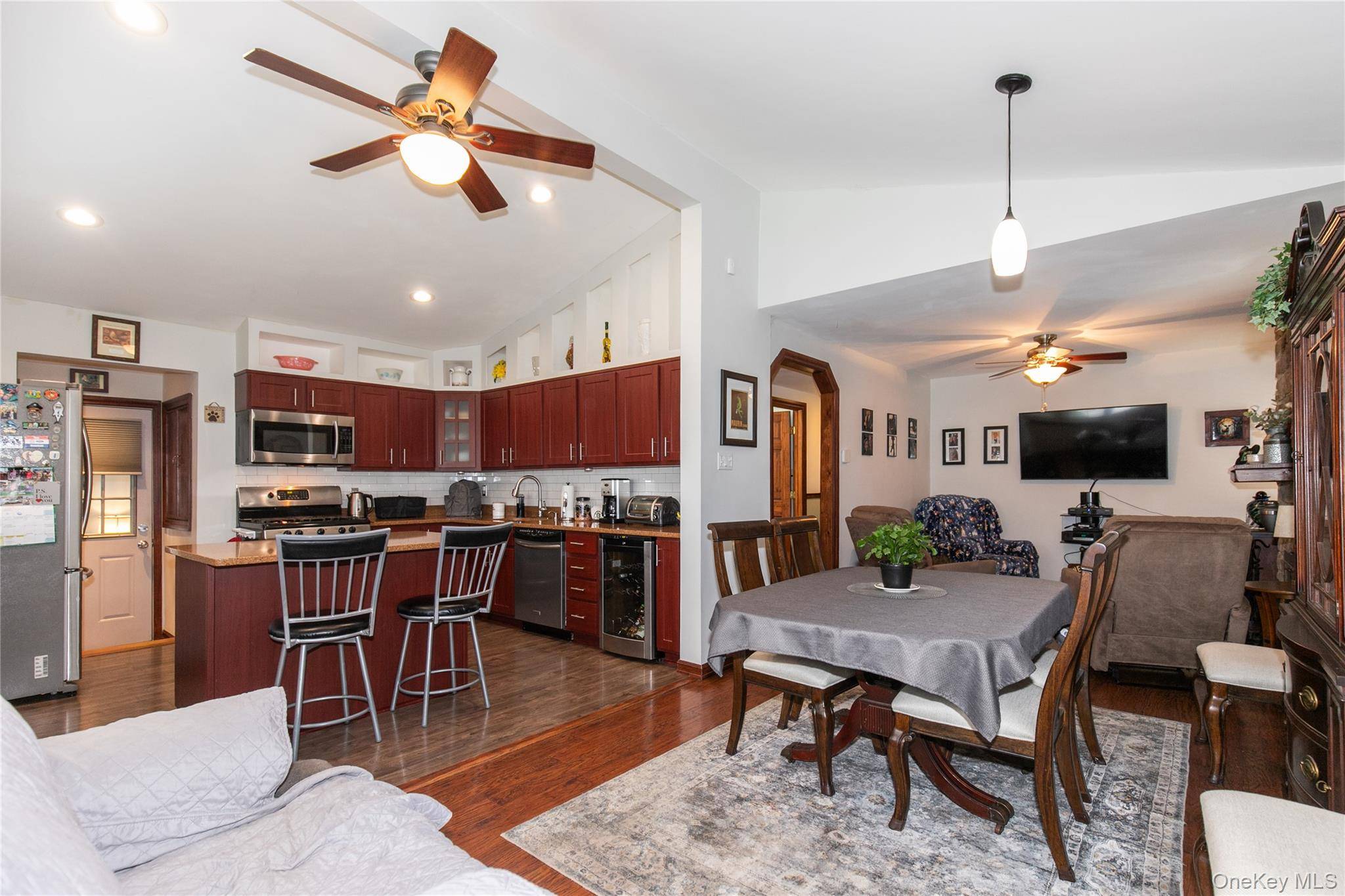 3 Bedroom Home for Sale in Hicksville - New York - USA - 2