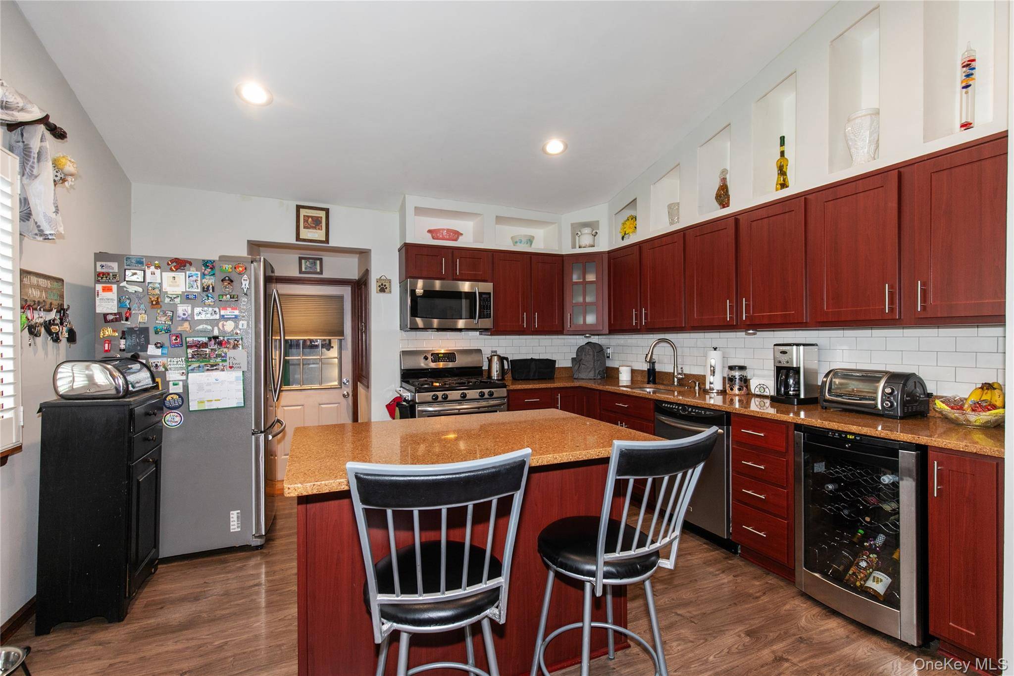 3 Bedroom Home for Sale in Hicksville - New York - USA - 3