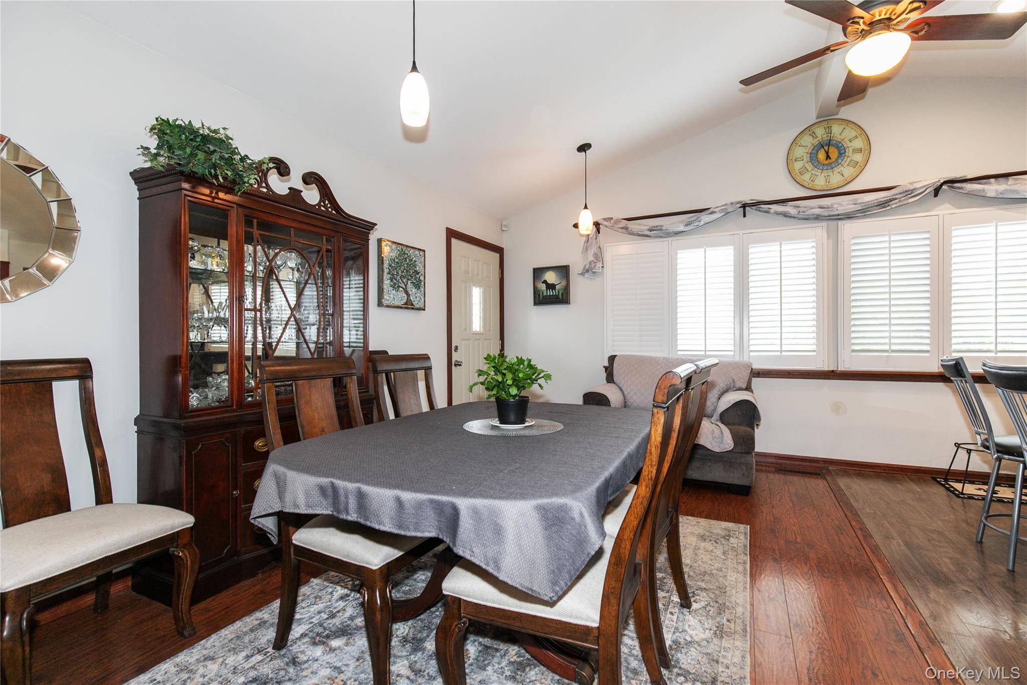 3 Bedroom Home for Sale in Hicksville - New York - USA - 7