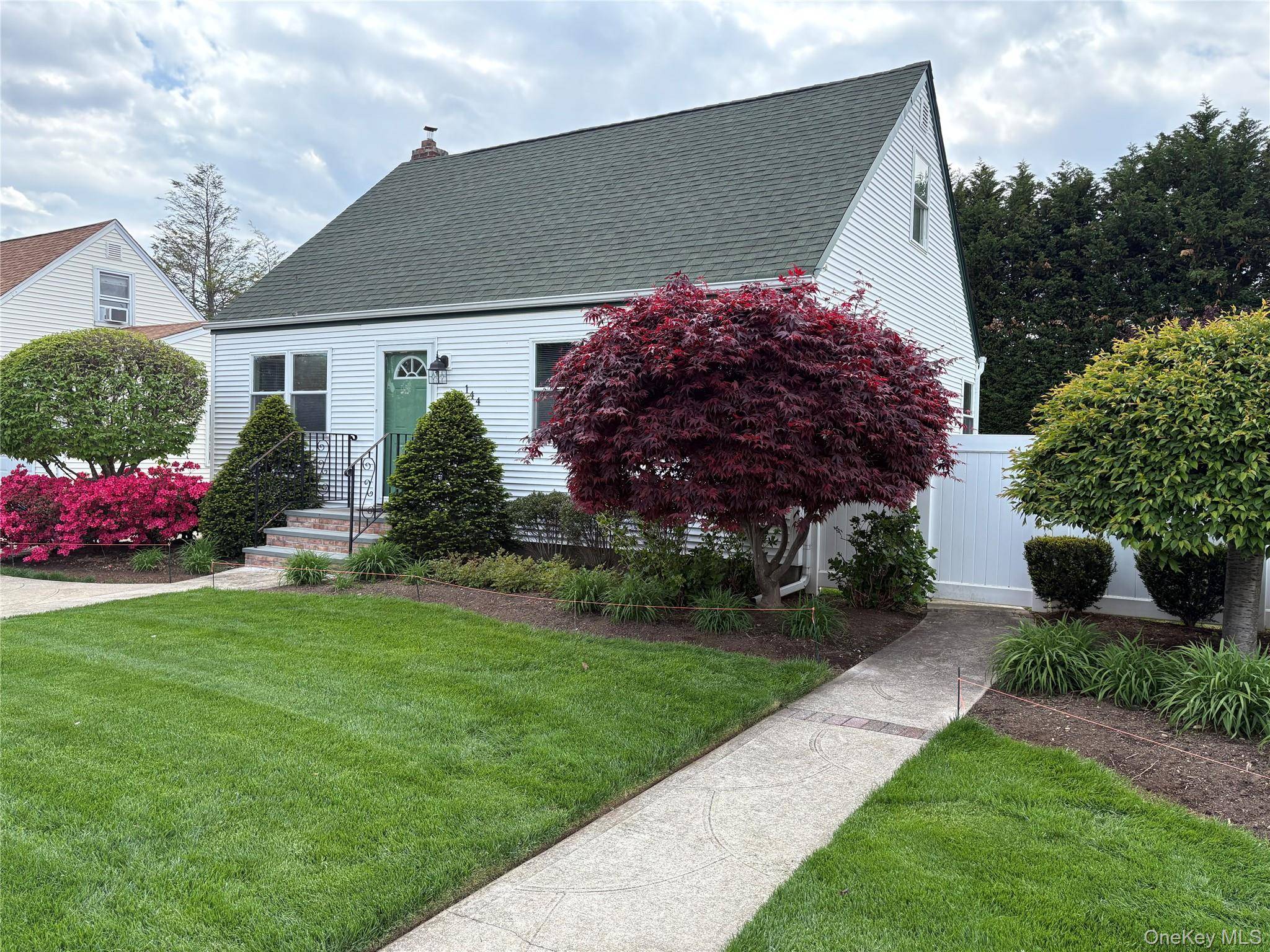 Casa de 3 Dormitorios en Venta en Hicksville - Nueva York - EE. UU. - 1