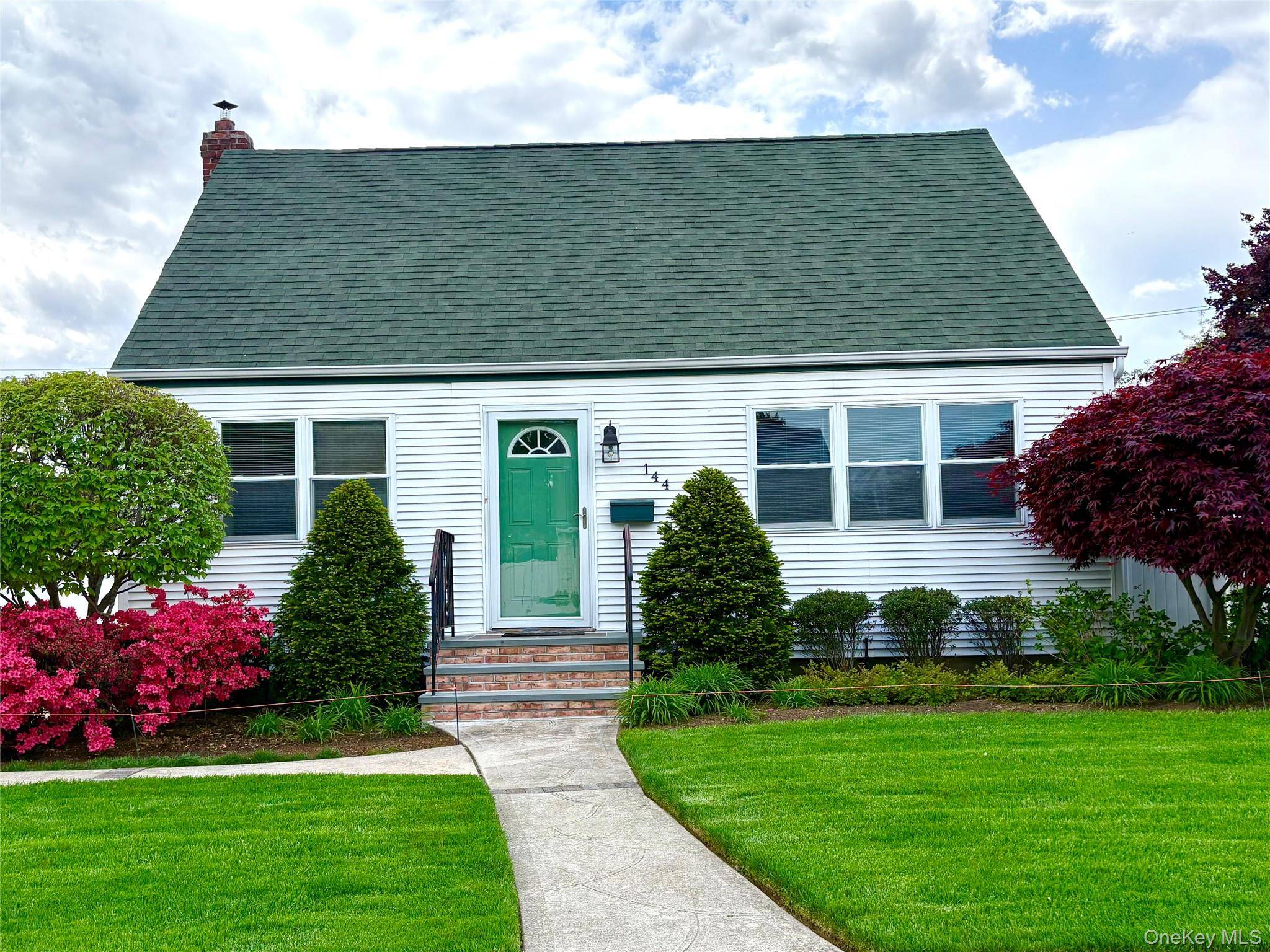 Casa de 3 Dormitorios en Venta en Hicksville - Nueva York - EE. UU. - 2