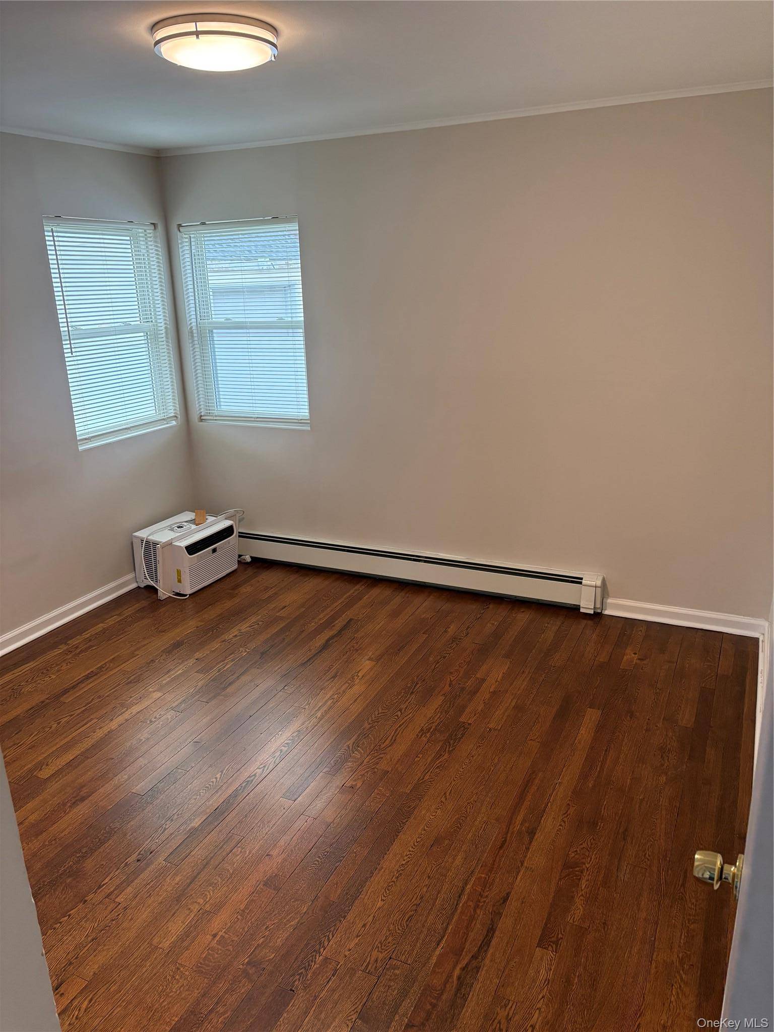 Casa de 3 Dormitorios en Venta en Hicksville - Nueva York - EE. UU. - 8
