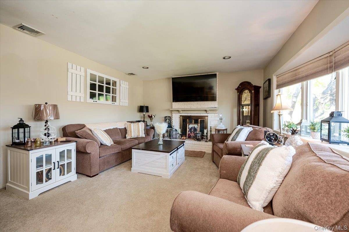 Casa de 3 Dormitorios en Venta en Hicksville - Nueva York - EE. UU. - 2
