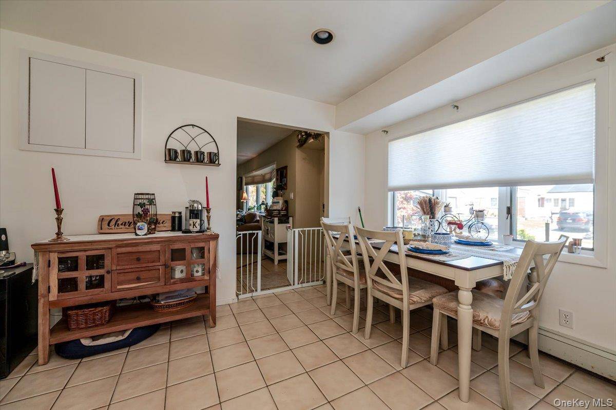 Casa de 3 Dormitorios en Venta en Hicksville - Nueva York - EE. UU. - 4