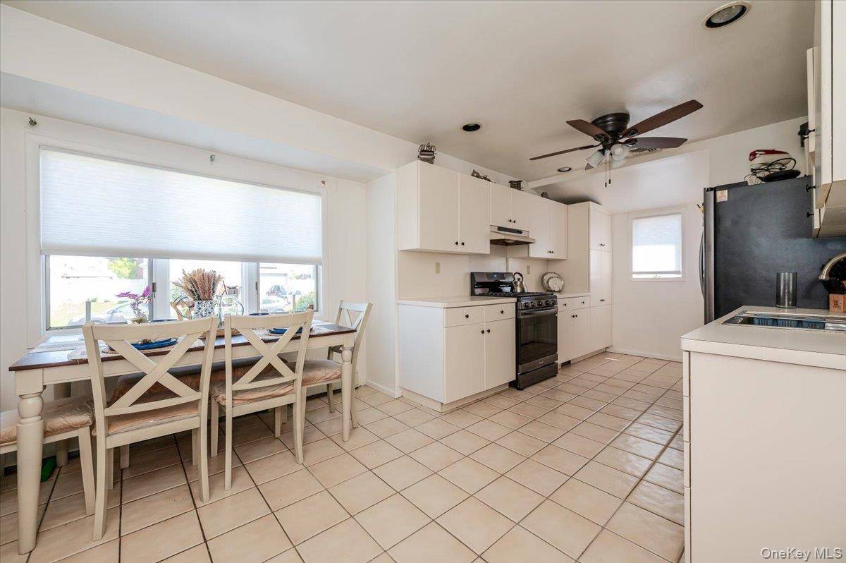 Casa de 3 Dormitorios en Venta en Hicksville - Nueva York - EE. UU. - 5