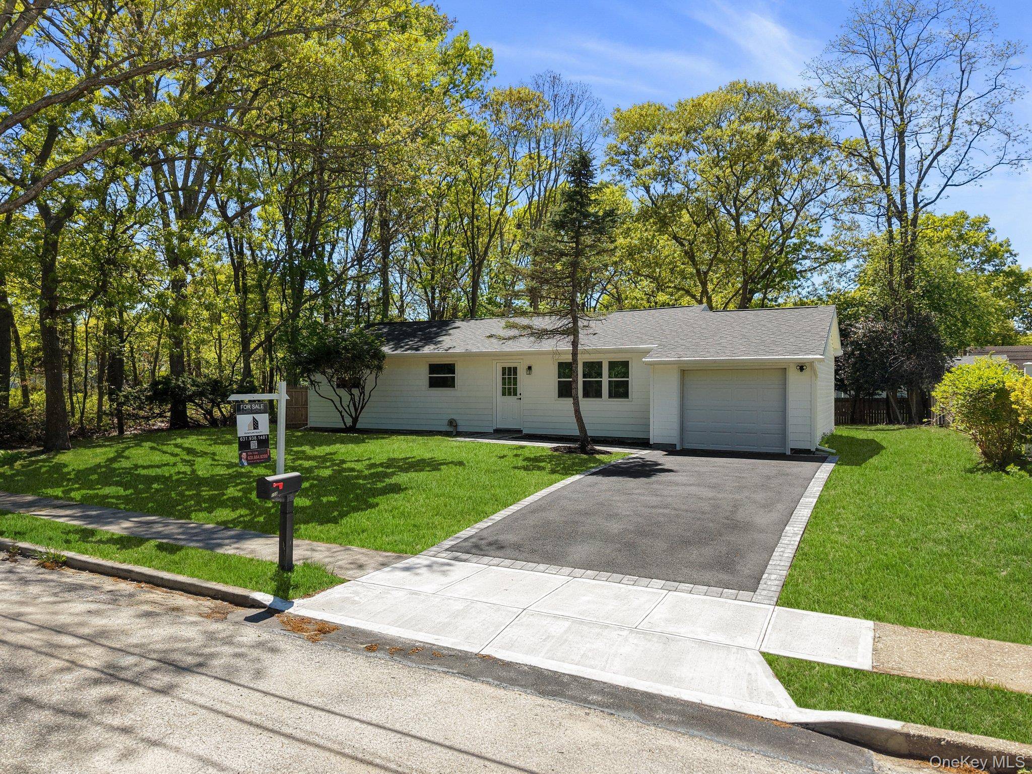 Casa de 3 Dormitorios en Venta en Holbrook - Nueva York - EE. UU. - 2