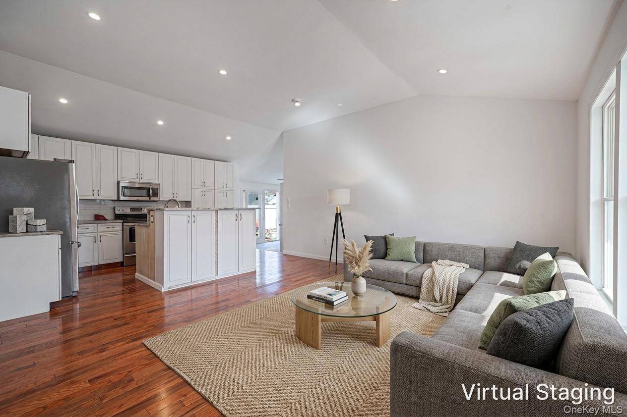 Casa com 3 Quartos à Venda em Holtsville - Nova Iorque - EUA - 4