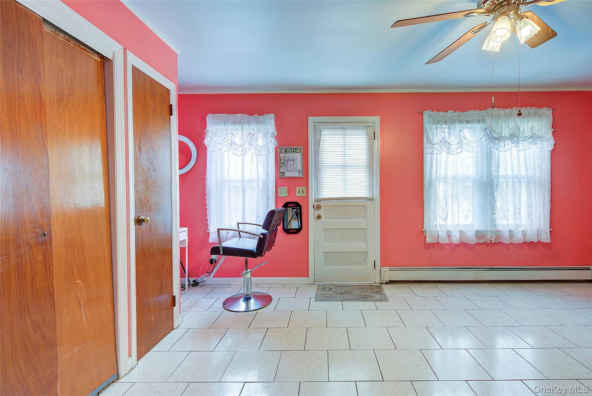 Casa de 3 Dormitorios en Venta en Holtsville - Nueva York - EE. UU. - 2
