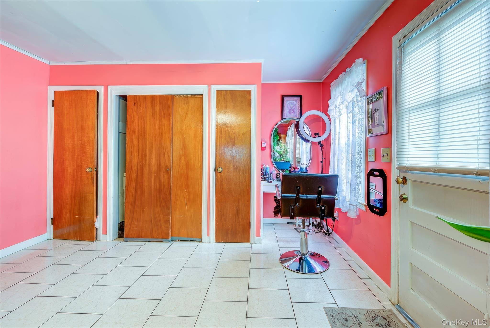 Casa de 3 Dormitorios en Venta en Holtsville - Nueva York - EE. UU. - 4