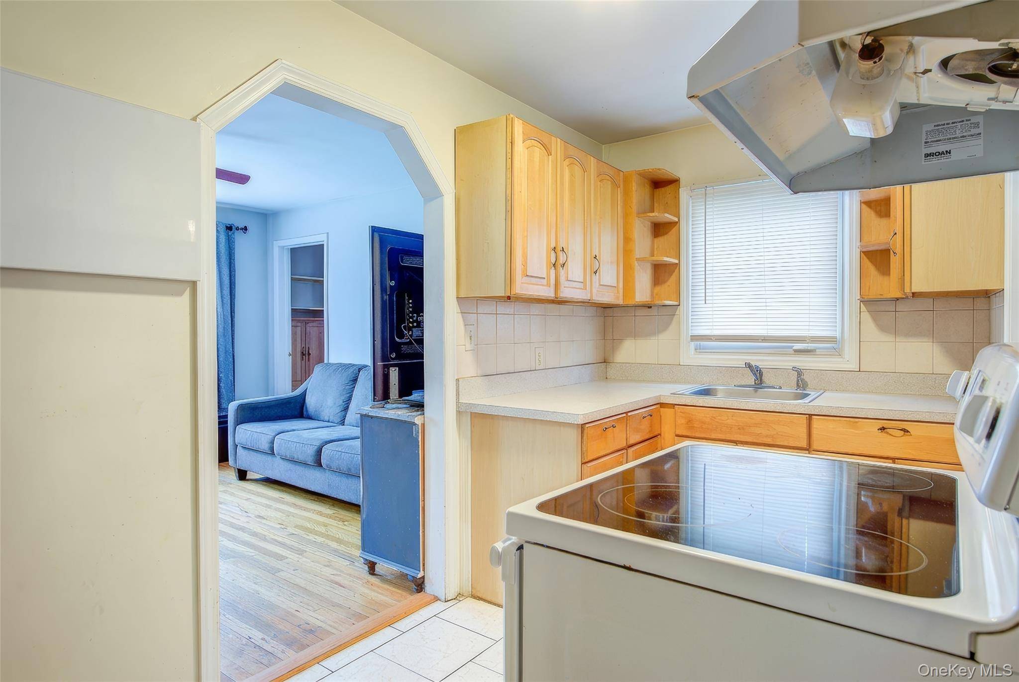 Casa de 3 Dormitorios en Venta en Holtsville - Nueva York - EE. UU. - 6