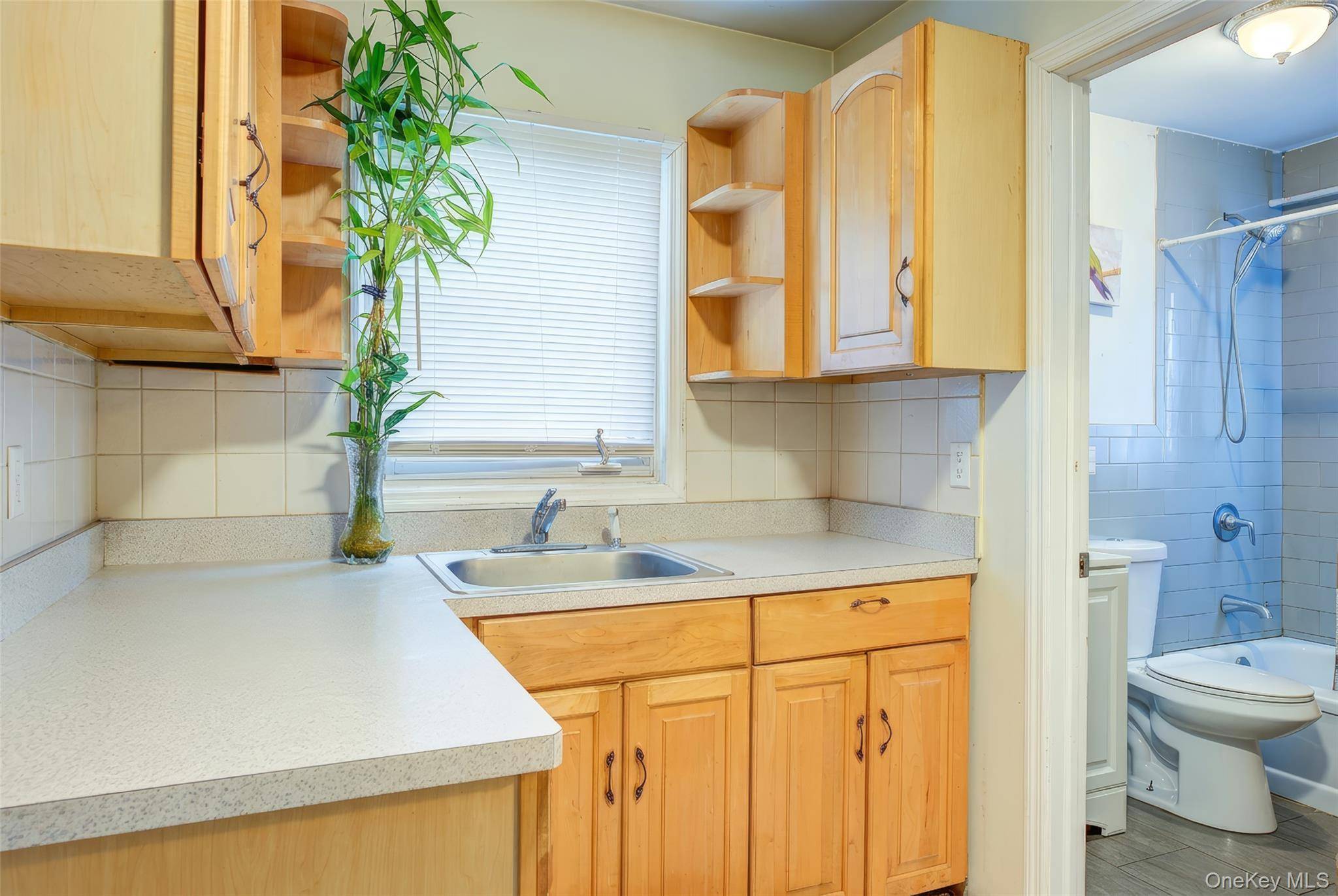 Casa de 3 Dormitorios en Venta en Holtsville - Nueva York - EE. UU. - 8