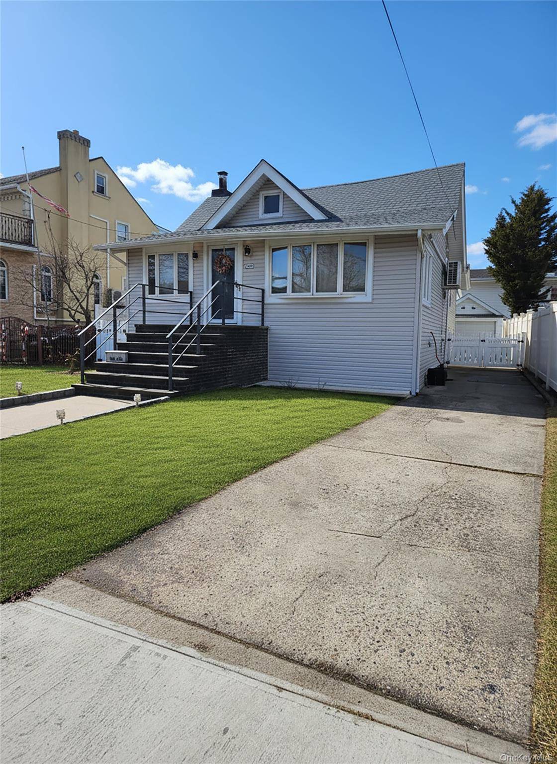 Casa com 3 Quartos à Venda em Howard Beach - Nova Iorque - EUA - 1