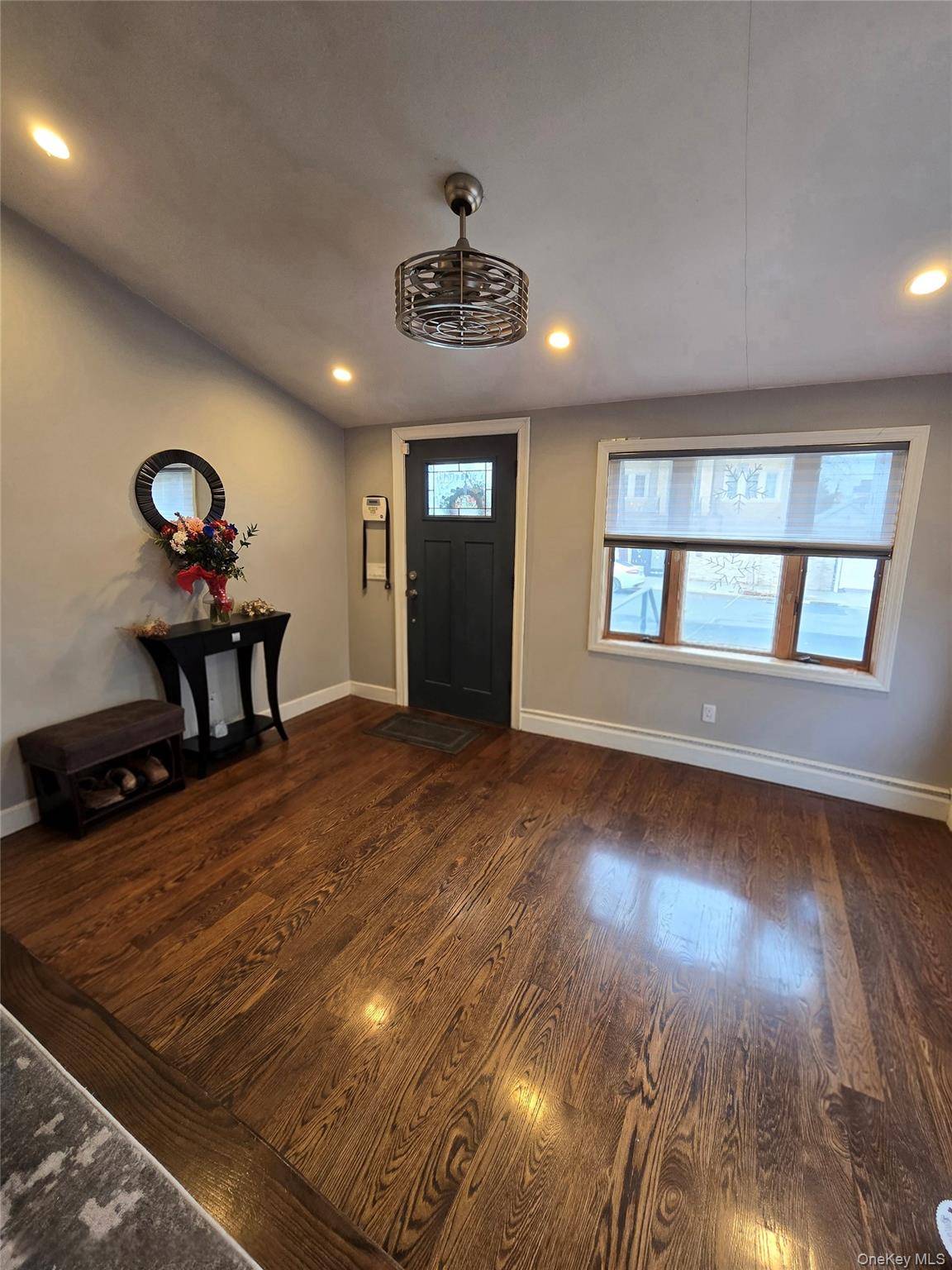 Casa com 3 Quartos à Venda em Howard Beach - Nova Iorque - EUA - 2