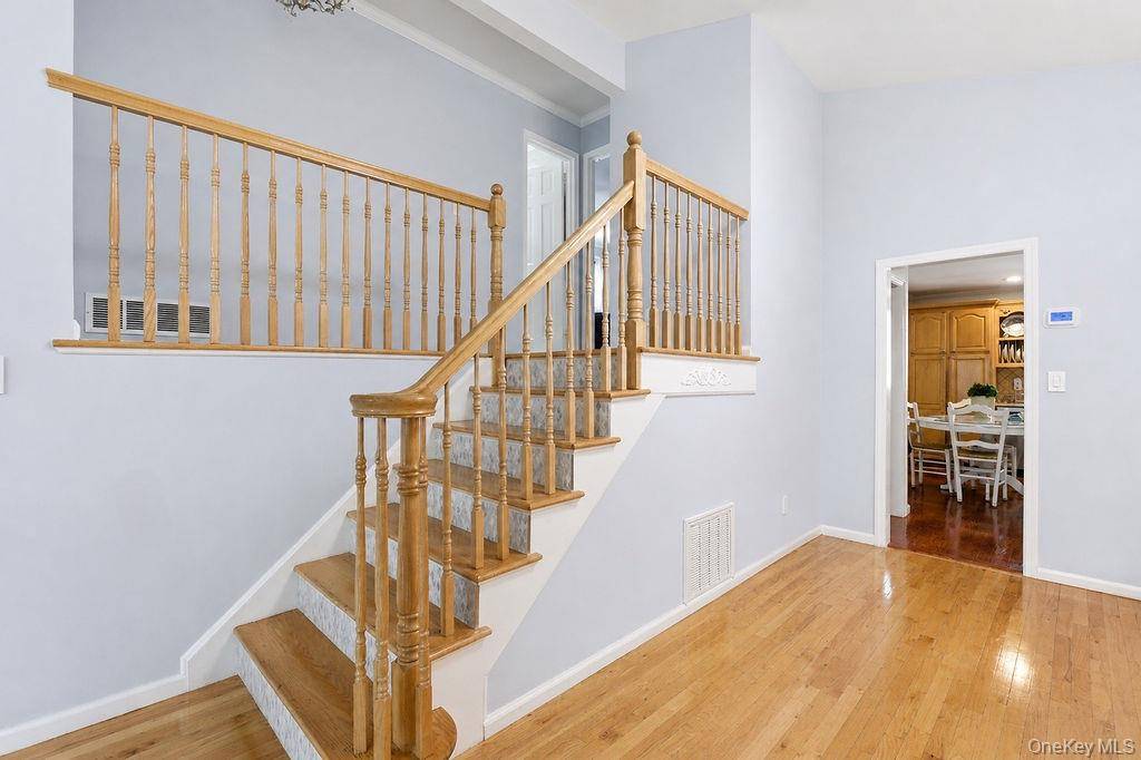 Casa com 3 Quartos à Venda em Howard Beach - Nova Iorque - EUA - 4