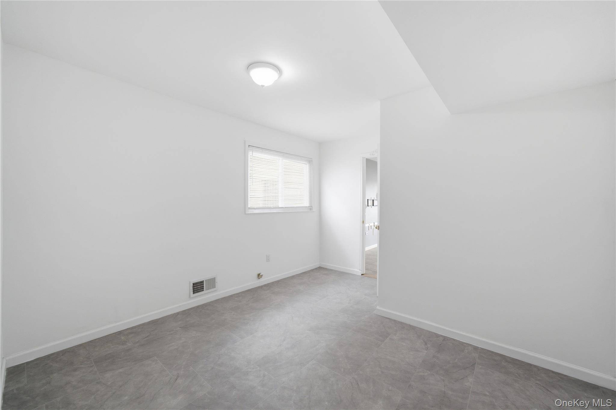 3 Bedroom Home for Sale in Howard Beach - New York - USA - 6
