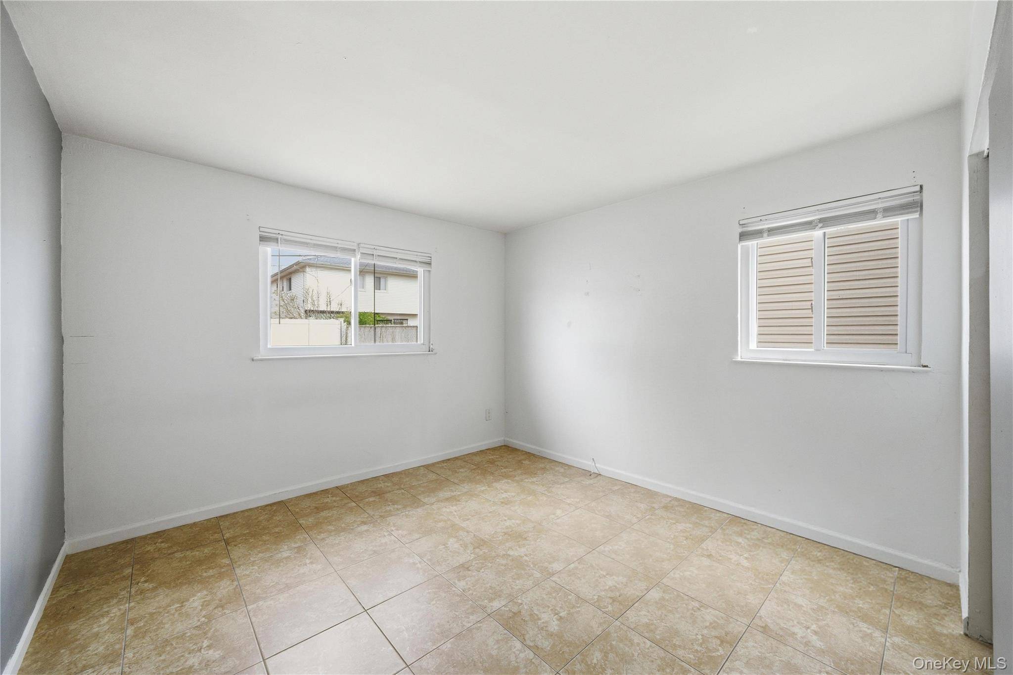 3 Bedroom Home for Sale in Howard Beach - New York - USA - 7