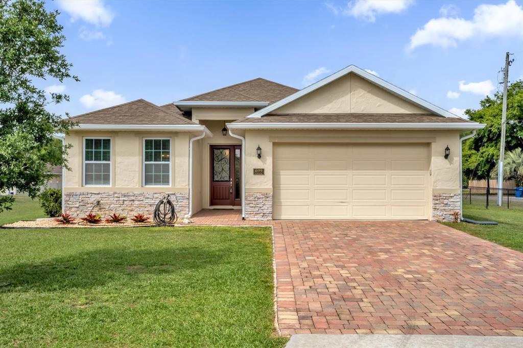 Maison de 3 Chambres à Vendre à Howey In The Hills - Floride - États-Unis - 1
