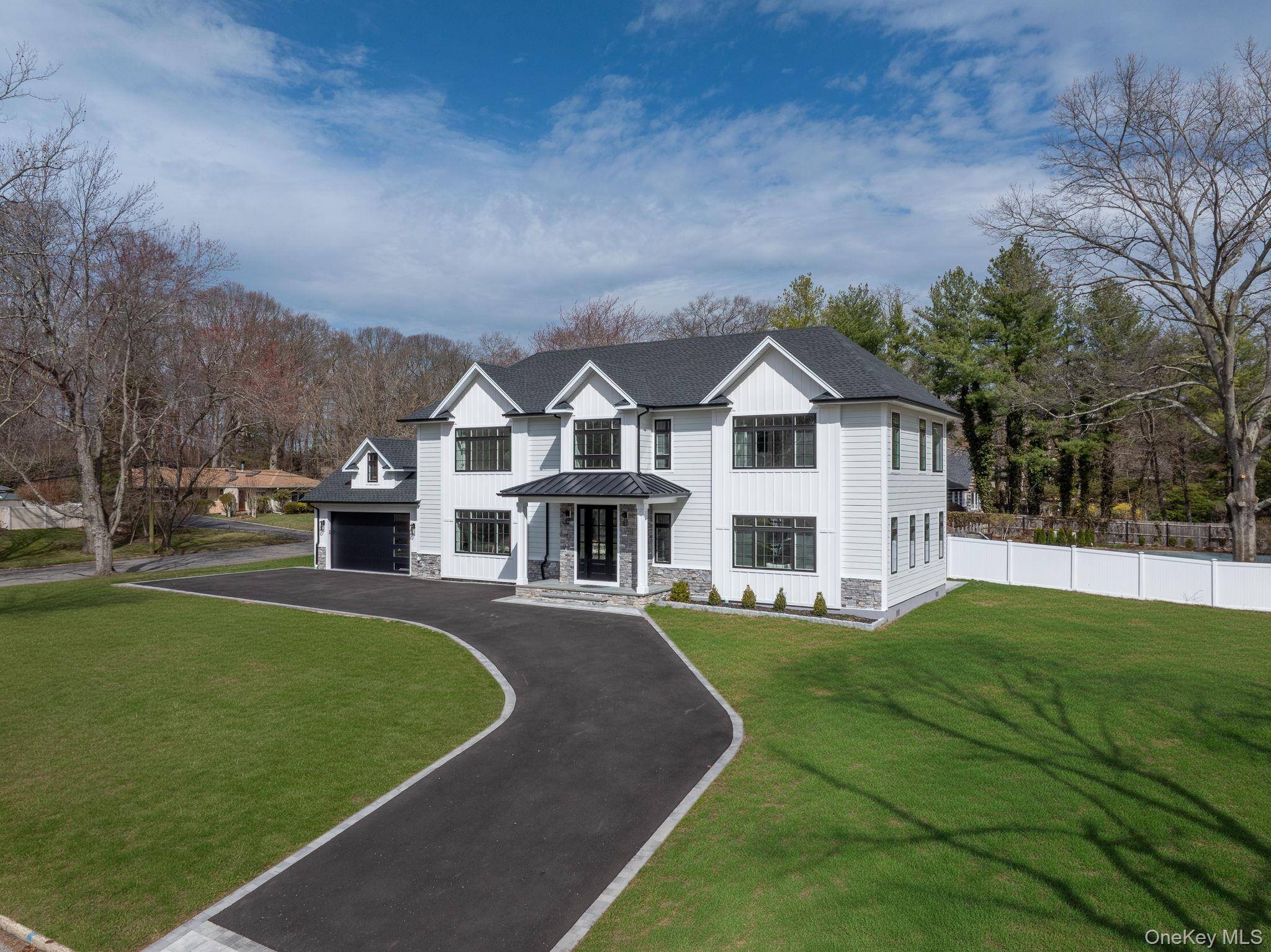 Casa de 3 Dormitorios en Venta en Huntington - Nueva York - EE. UU. - 1