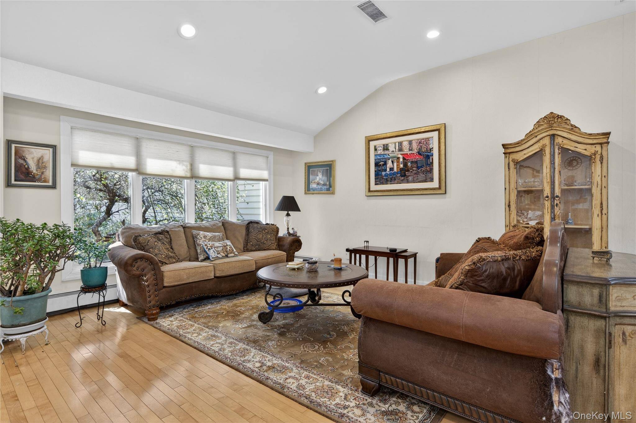 3 Bedroom Home for Sale in Huntington - New York - USA - 6