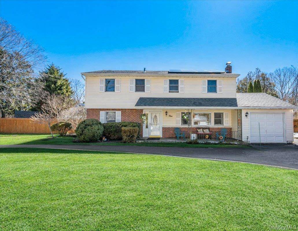 Casa de 3 Dormitorios en Venta en Huntington - Nueva York - EE. UU. - 1