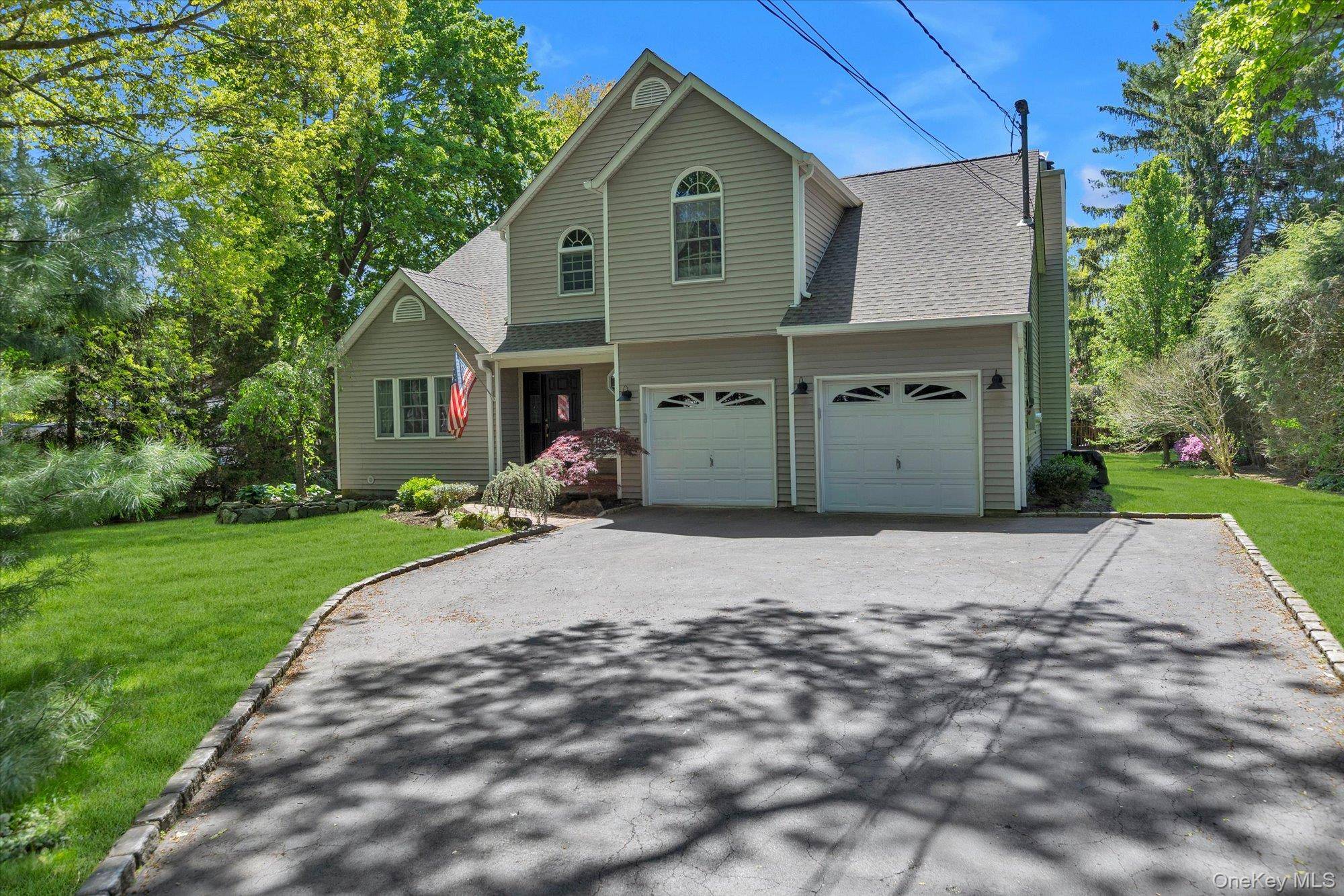 Casa de 3 Dormitorios en Venta en Huntington Station - Nueva York - EE. UU. - 2
